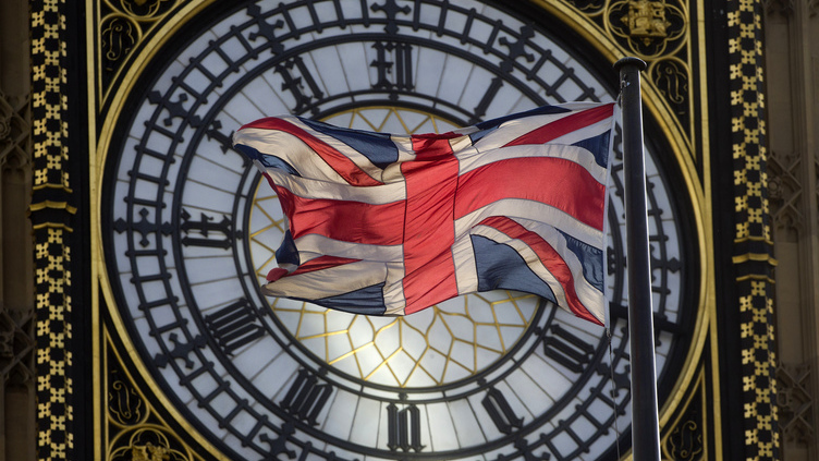 Cinco homens detidos junto a base aérea em Inglaterra usada pelos EUA para ataques contra Irão