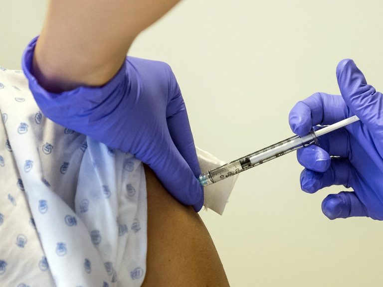 Vacinação contra gripe e Covid-19 arranca a 30 de setembro
