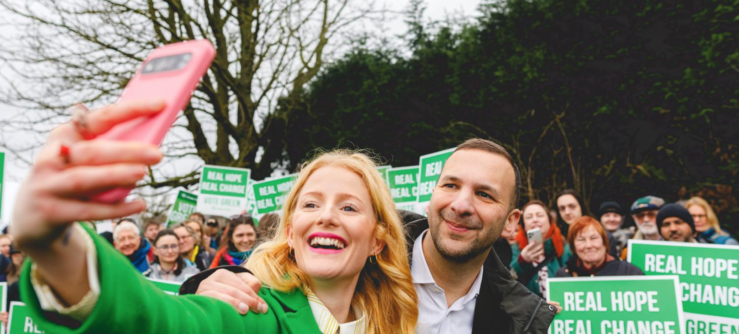Partido Verde britânico recomenda evitar expressões como “mãe” e “pai” em guia de linguagem inclusiva