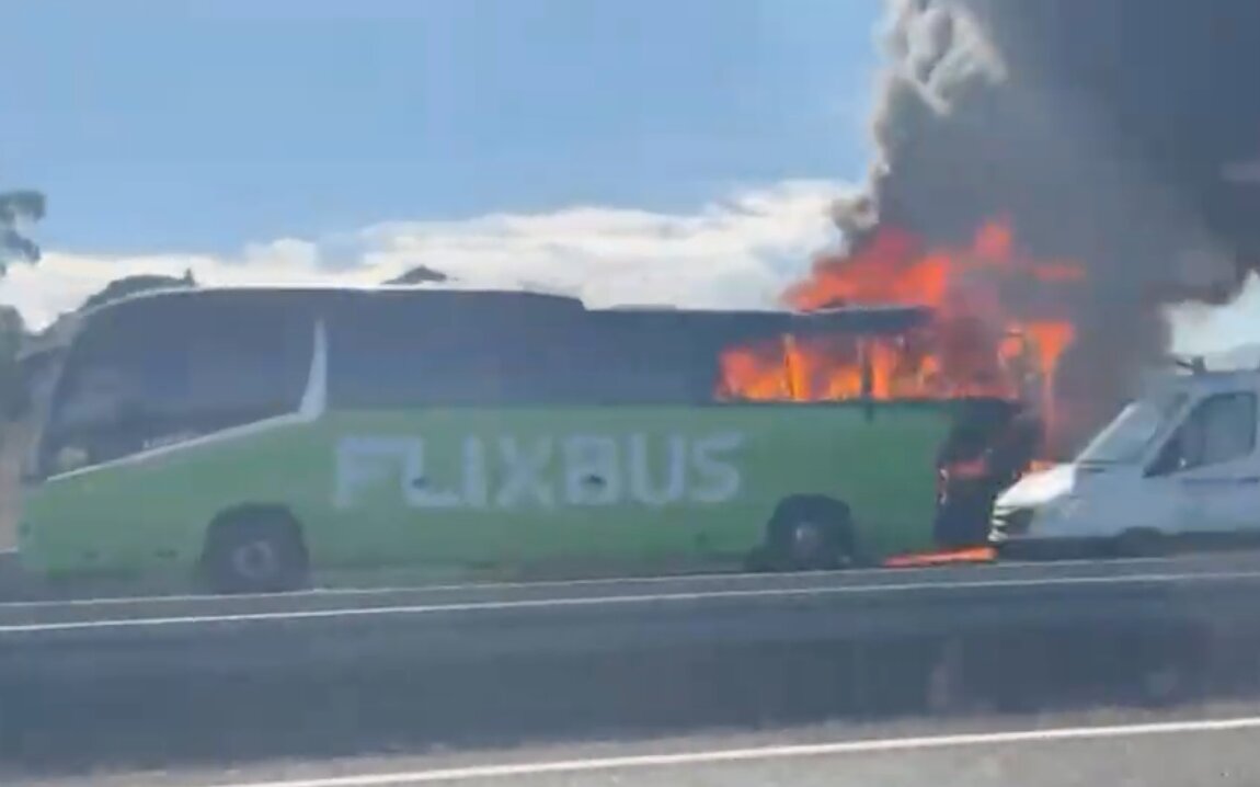 Autocarro com 43 pessoas incendeia-se na A1 em Aveiro