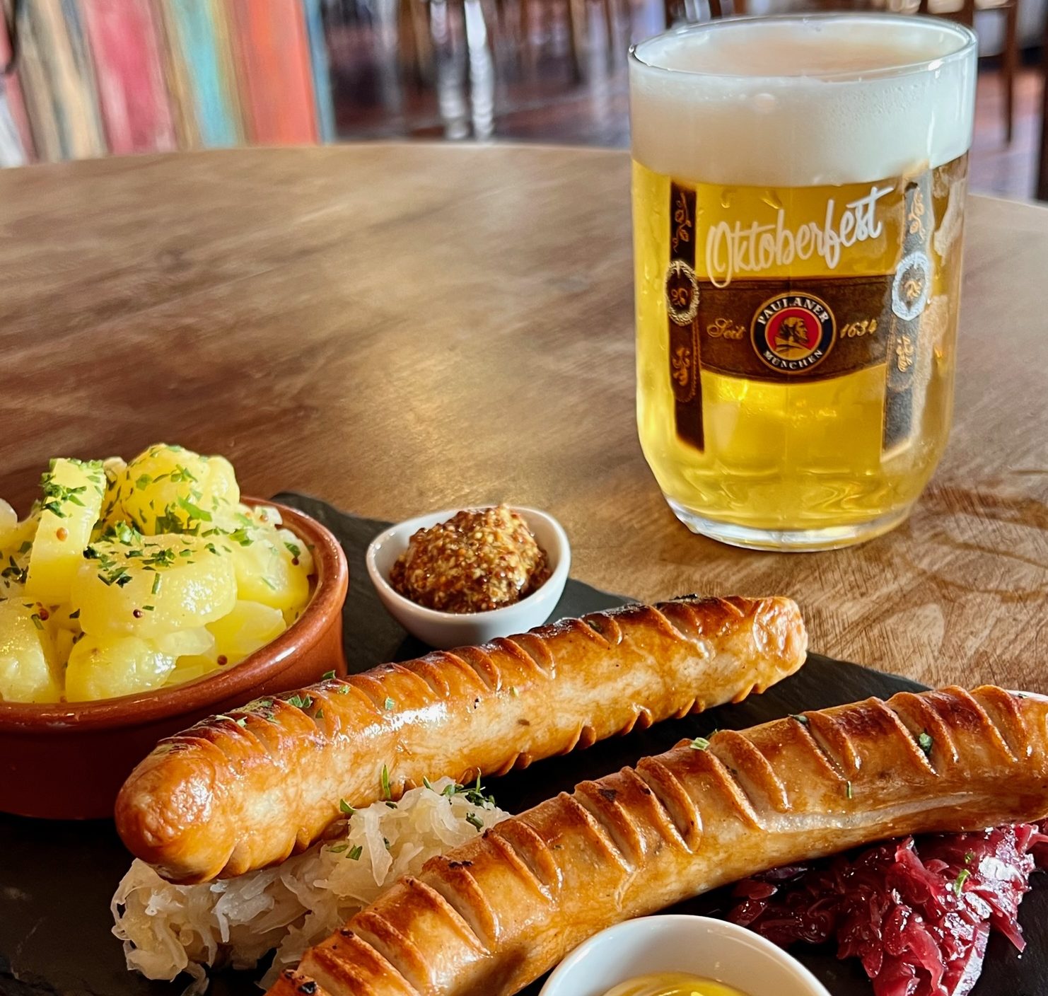Oktoberfest regressa a Lisboa com as seis cervejas oficiais da edição de 2026