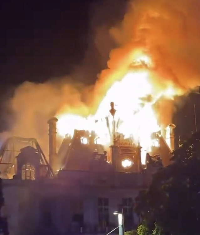 Quem está a “brincar com o fogo” em França, no dia em que os protestos incendiaram o país?