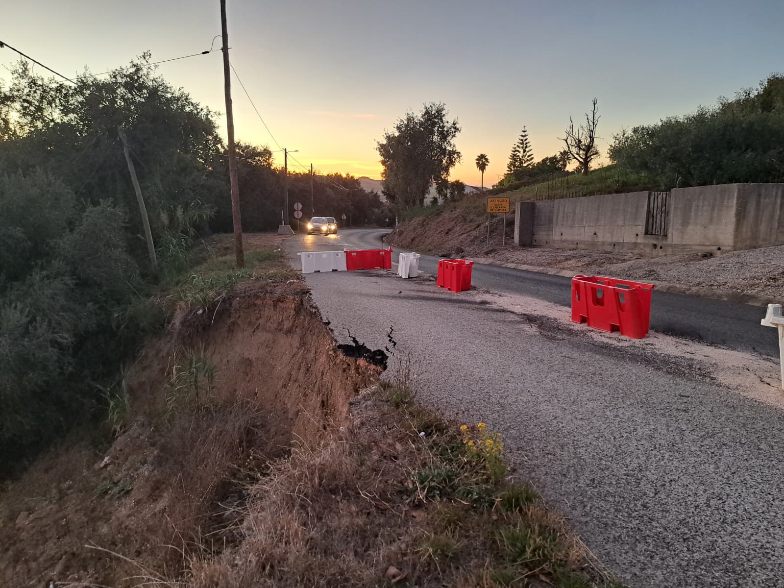 “Um jogo do empurra”. Estrada interditada há meses entre Torres Vedras e Sobral de Monte Agraço deixa alunos sem autocarro