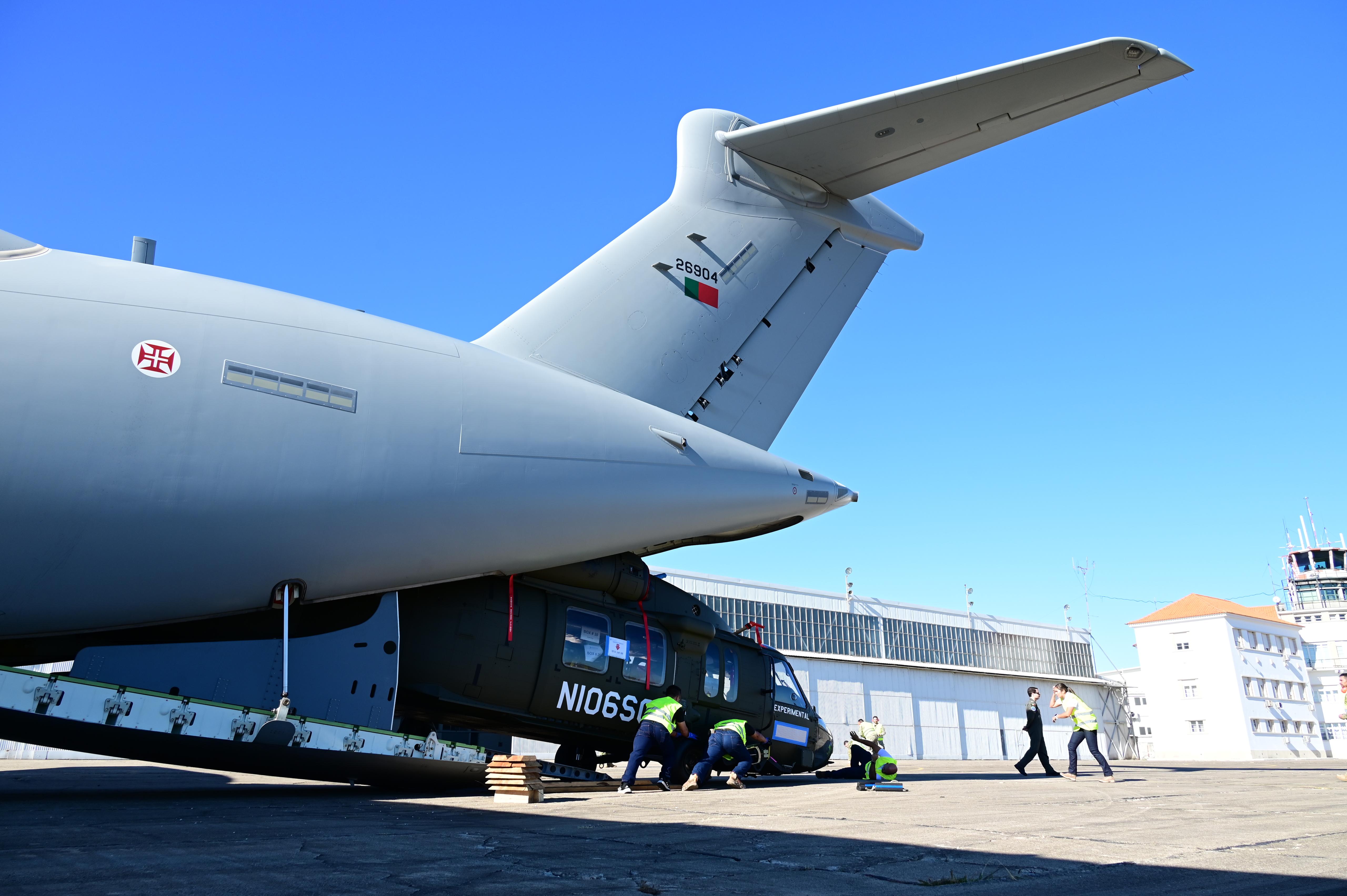 First Black Hawk helicopter for the Army has arrived in Portugal