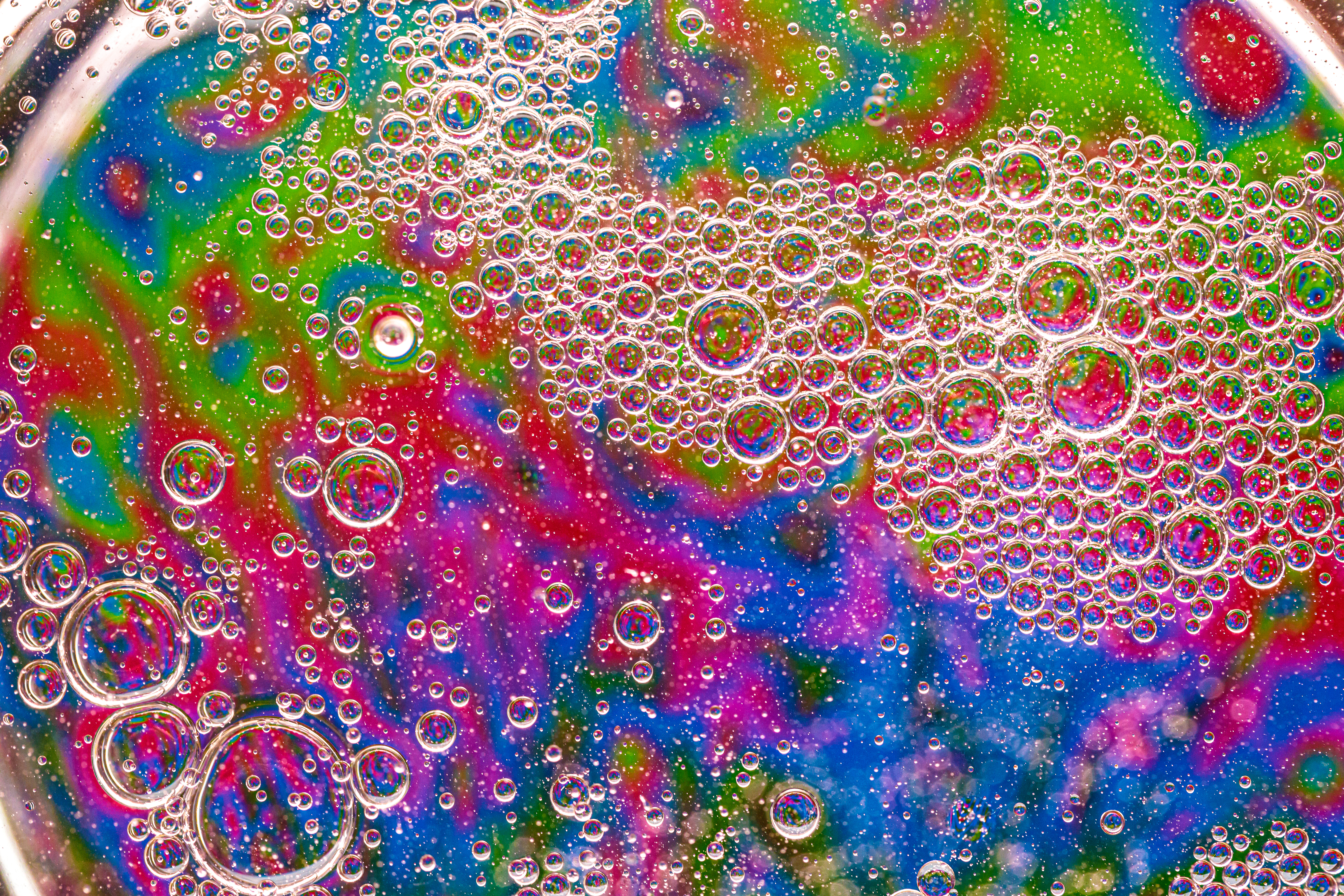 Microdoses de LSD podem afetar mais as mulheres do que os homens