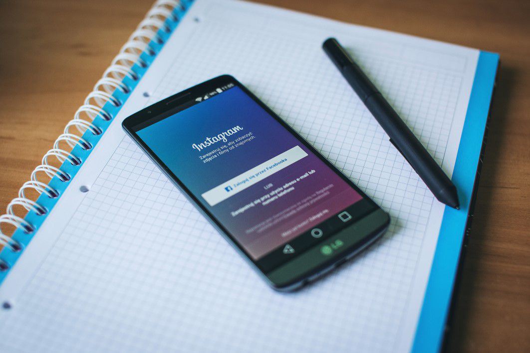 Notícias a preto e páginas sem publicações: o que se passa com os jornais portugueses no Instagram?