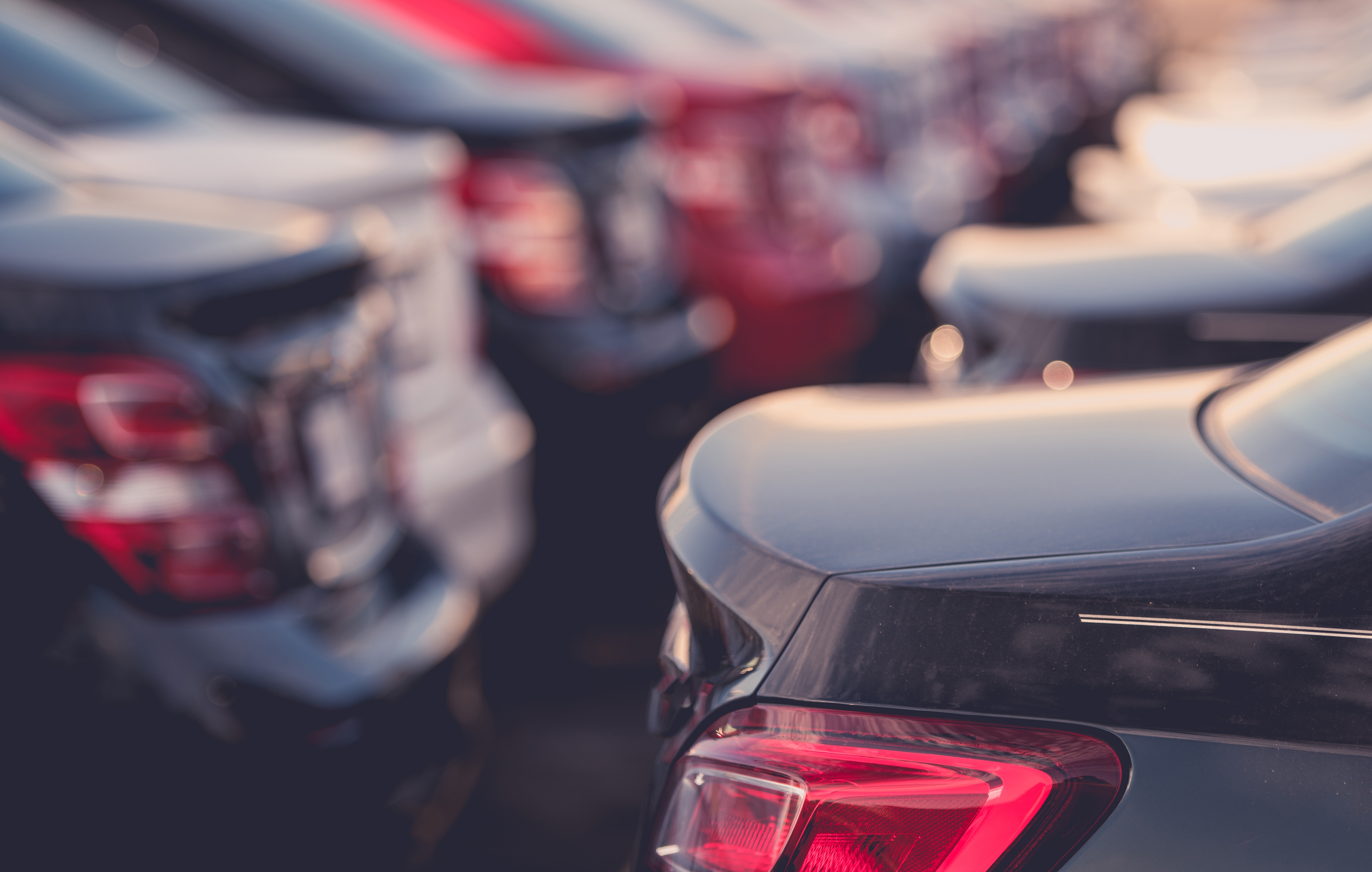 BMW e Mercedes não resistem à concorrência chinesa e fazem cortes e despedimentos