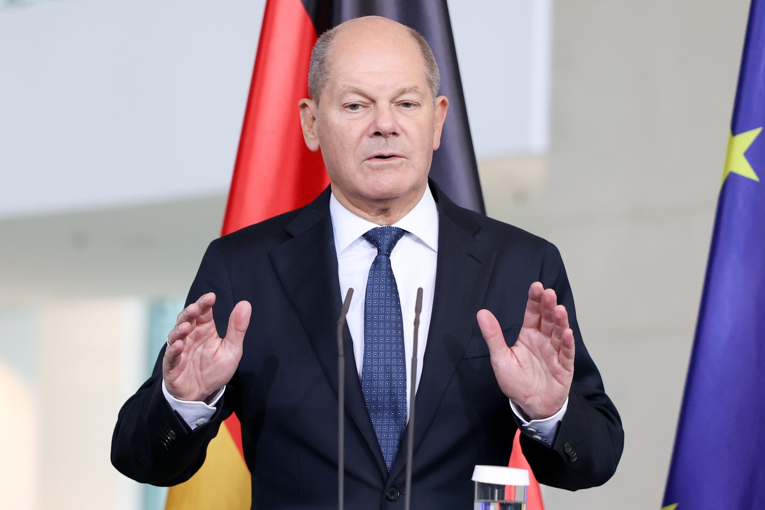 Olaf Scholz diz que apoio de Elon Musk à extrema-direita ameaça a democracia na Europa