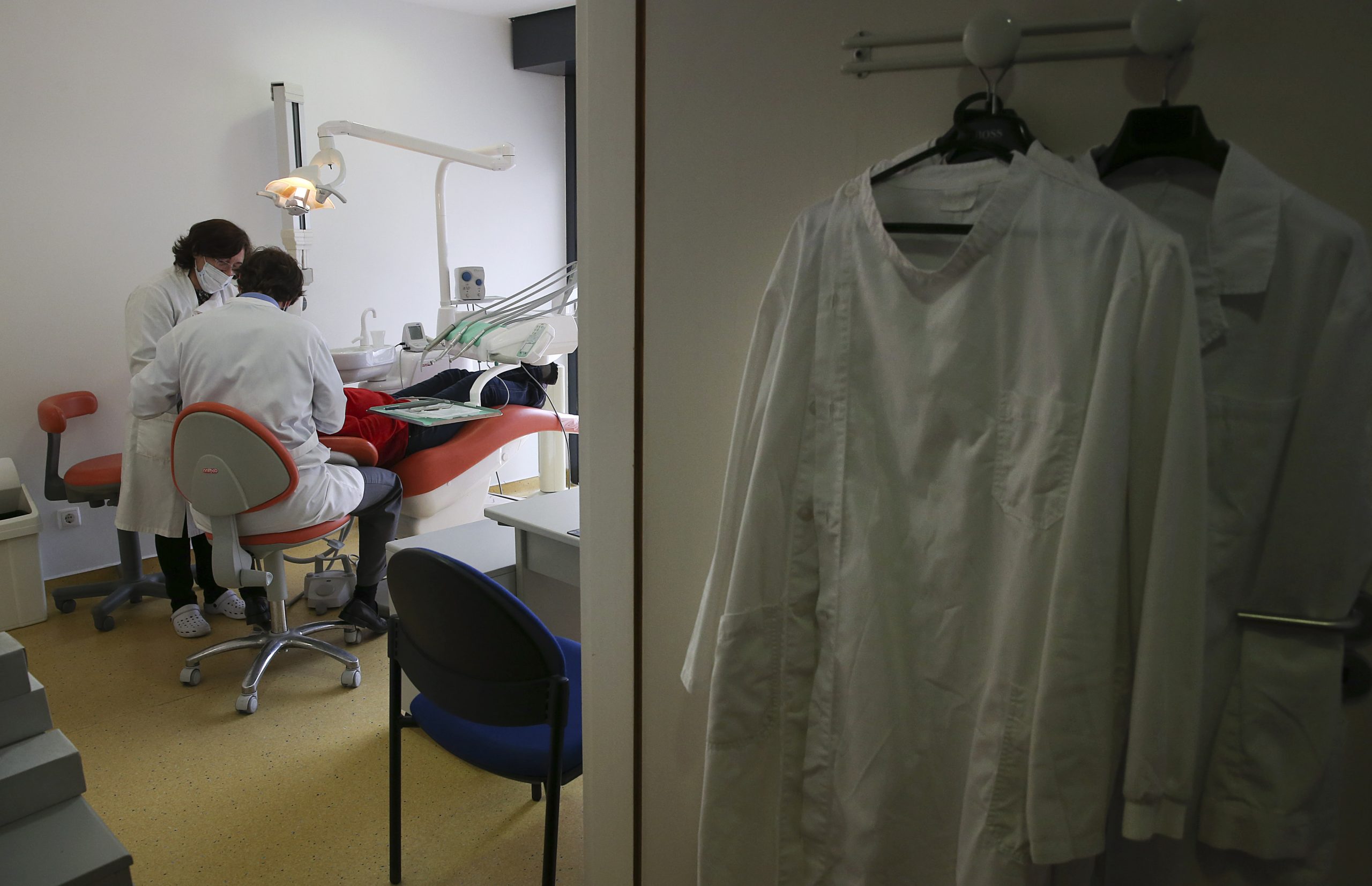 Organizações denunciam falta de medicamentos contra a SIDA no Algarve. Centro hospitalar diz que é excecional