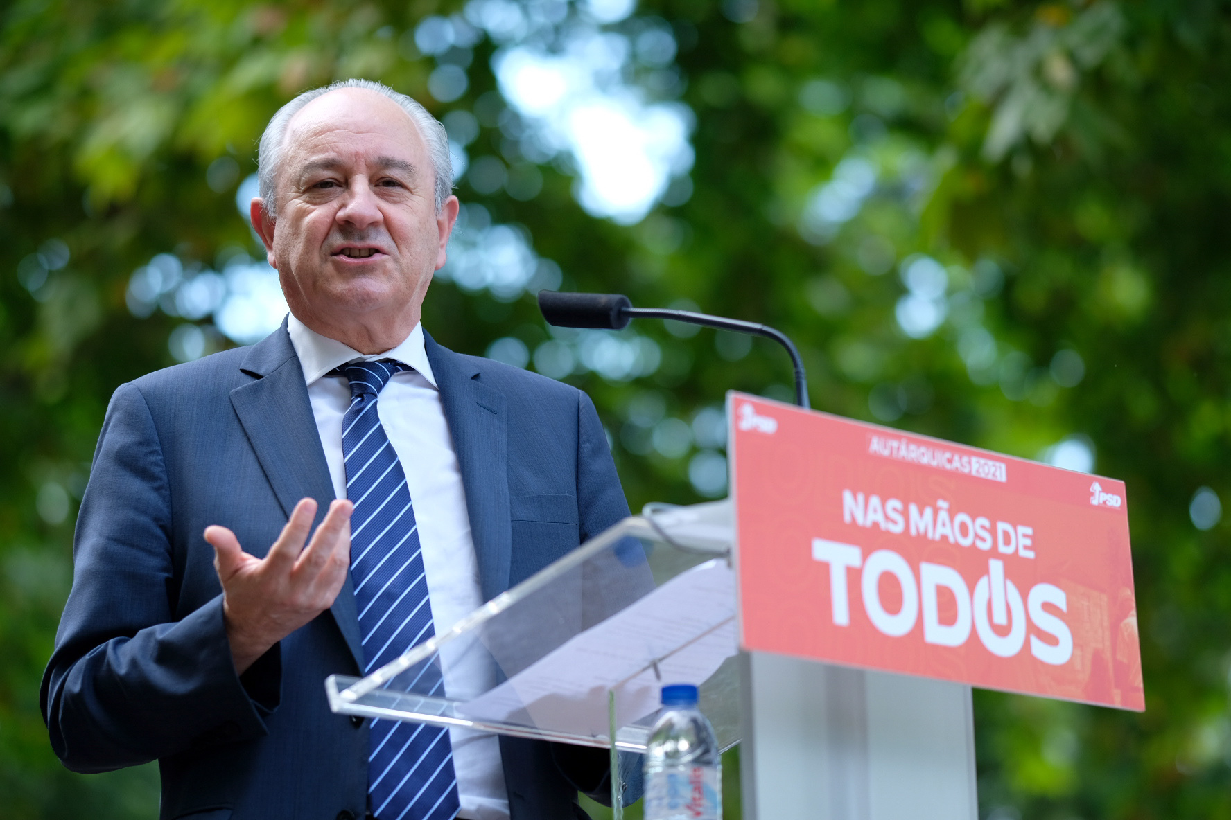 Recurso ao Constitucional prejudicou “portugueses que deixam de ter apoios”, acusa o PSD. Socialistas destacam o “respeito por ‘norma-travão'”