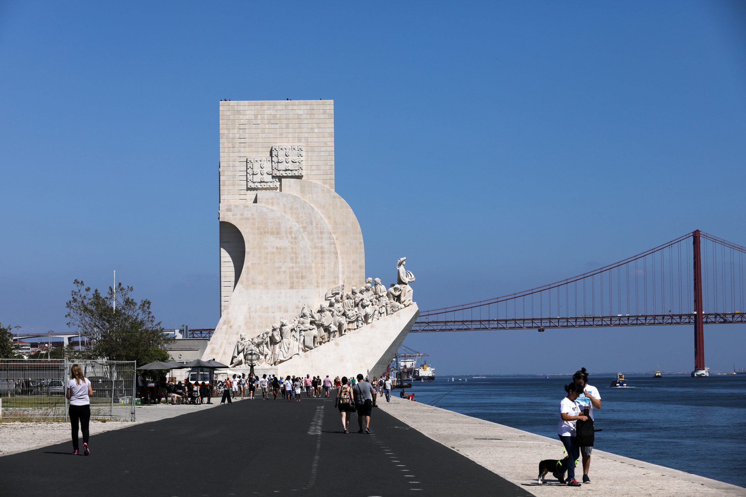 Restauro das esculturas do Padrão dos Descobrimentos dá origem a exposição