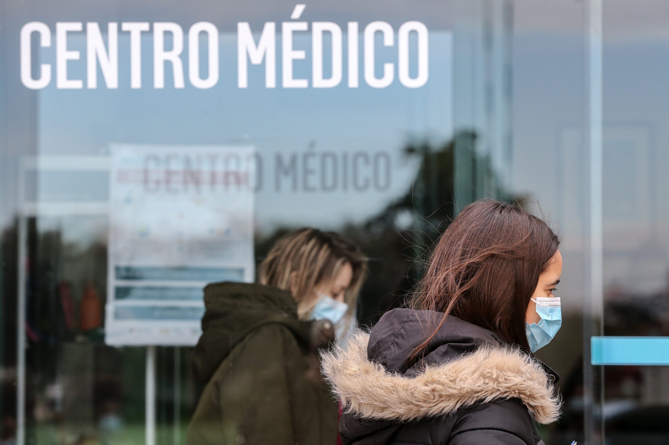 Covid-19: Portugal pode ser dos melhores do mundo a controlar terceira vaga, diz virologista