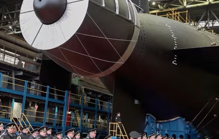Novo submarino nuclear russo passa por testes no mar