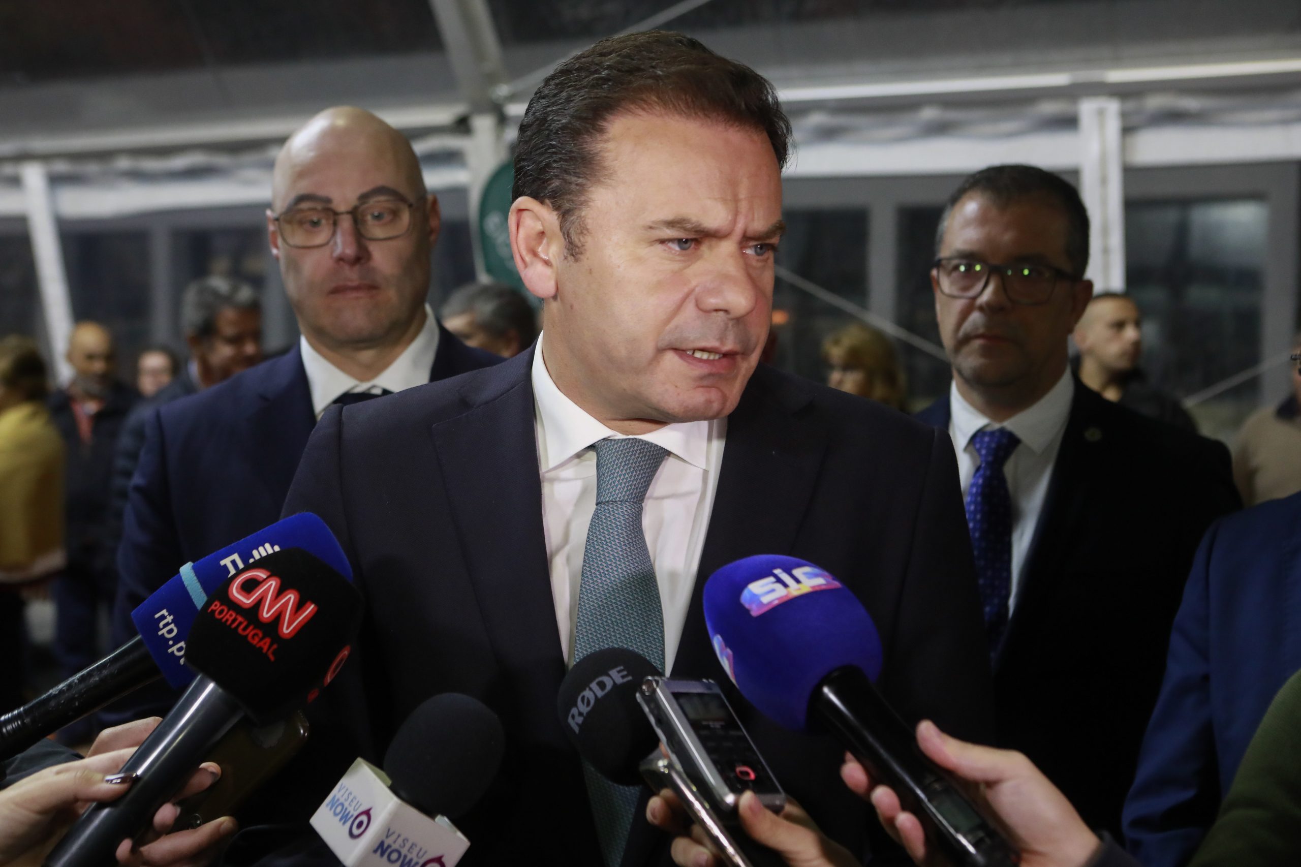 Montenegro acusa primeiro-ministro de “sonegar informação” sobre venda da Efacec