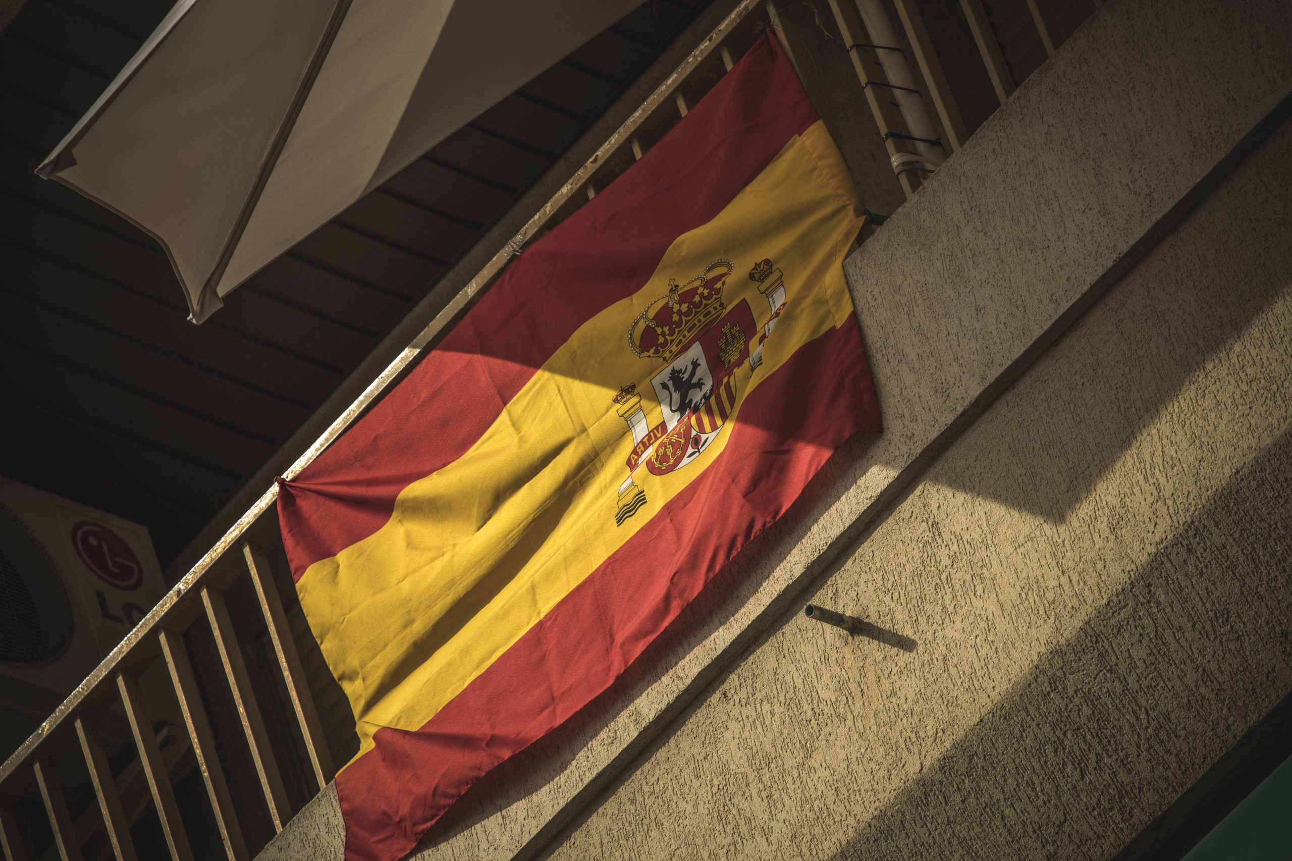 Espanha desmantela primeira célula terrorista ligada ao grupo neonazi “The Base”