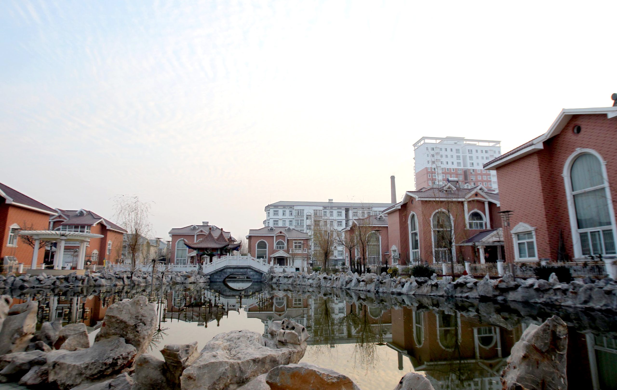 China: Vento sopra castelo insuflável pelo ar, causando dois mortos e 20 feridos