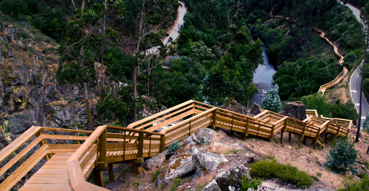 Ponte envidraçada nos Passadiços do Paiva já está em construção em Arouca