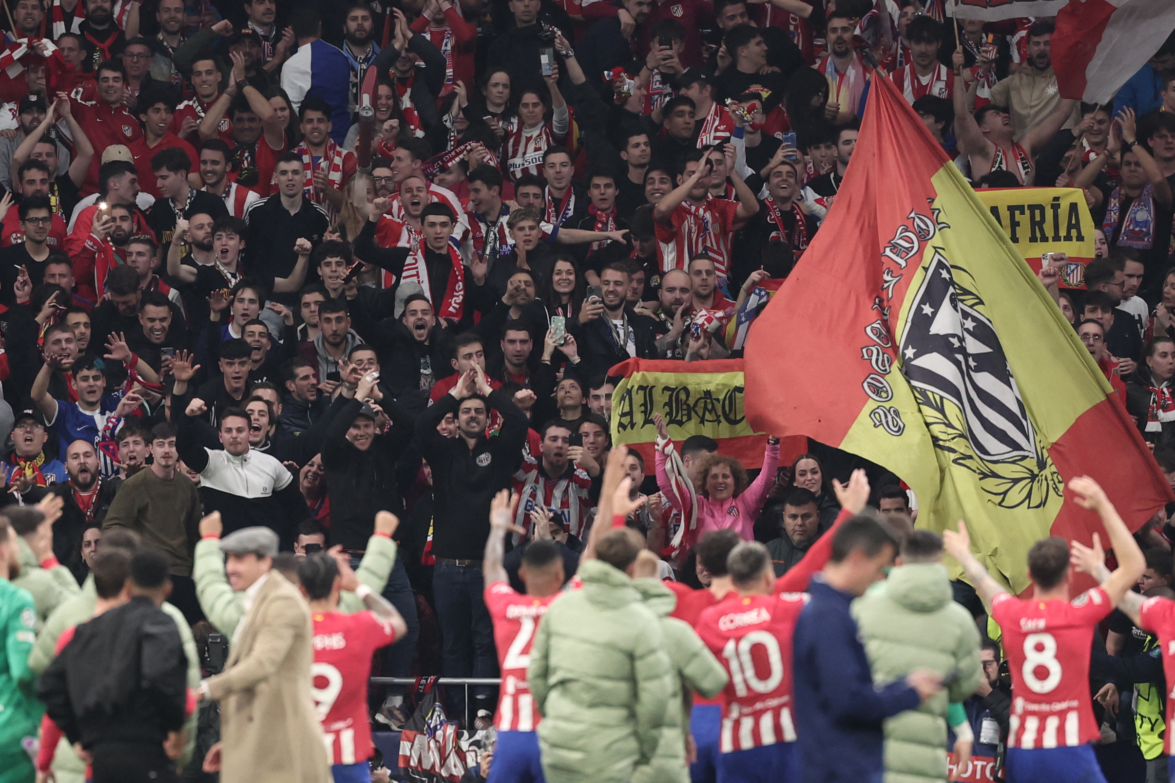 Atlético de Madrid expulsa nove sócios por casos de violência e racismo
