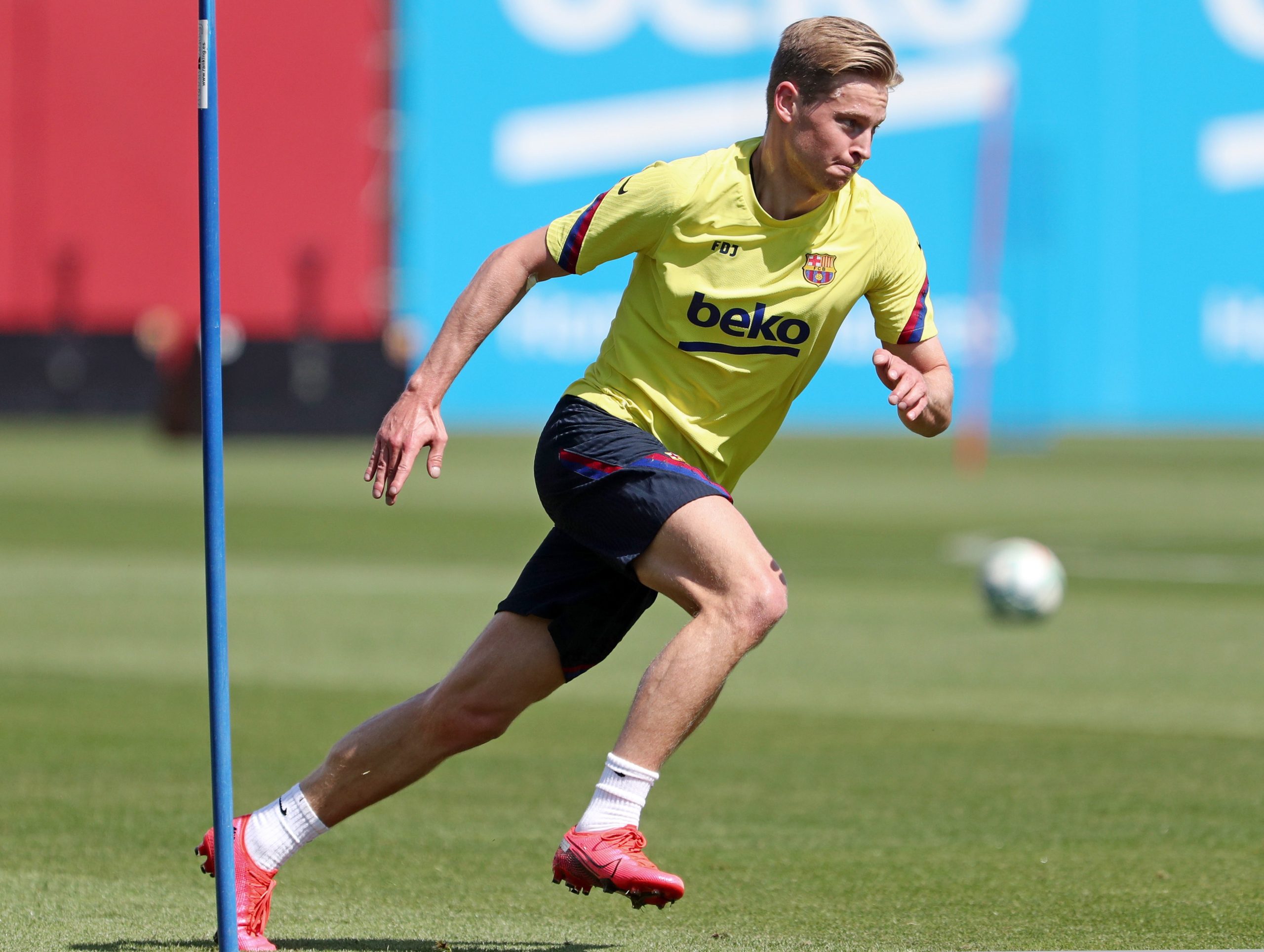 Frenkie de Jong sobre os conselhos de Messi: “Só tens que o ouvir, porque ele é, de longe, o melhor do Mundo”