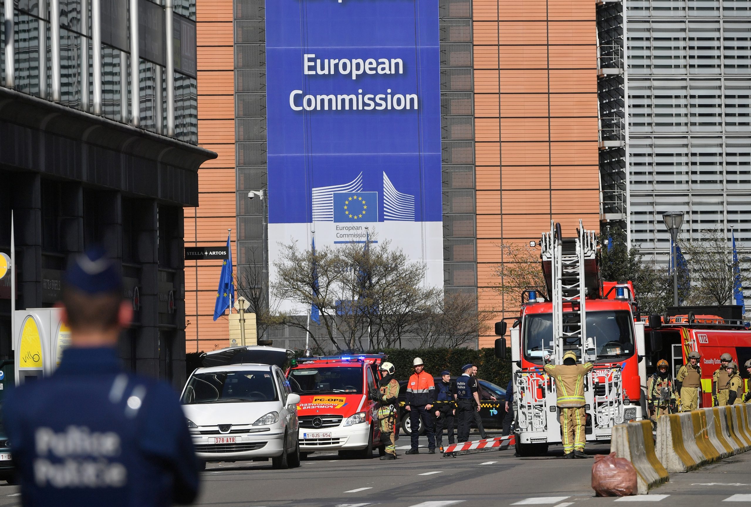 Bruxelas designa Google, Microsoft e Apple como intermediárias de conteúdos e abre investigações