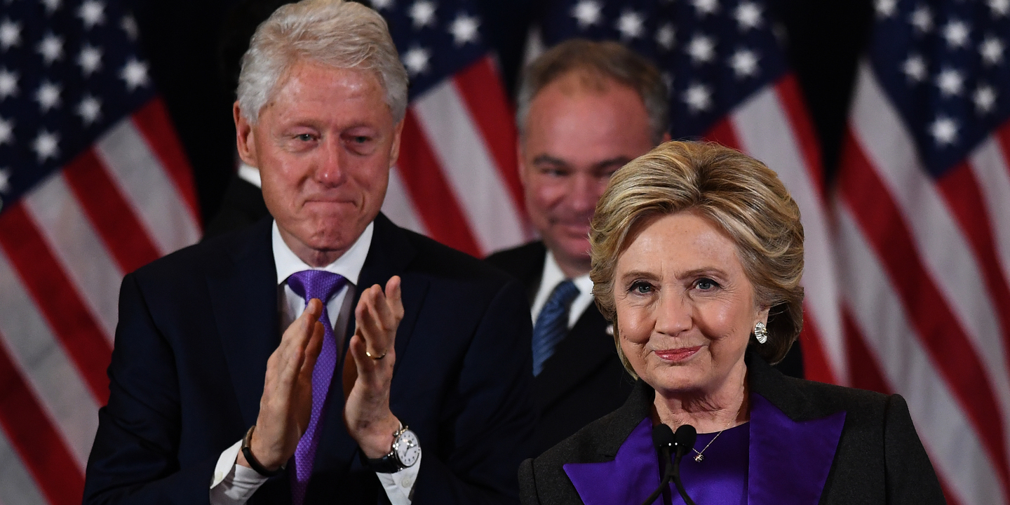 Hillary Clinton questionada sobre Pizzagate e OVNIs durante depoimento sobre Epstein