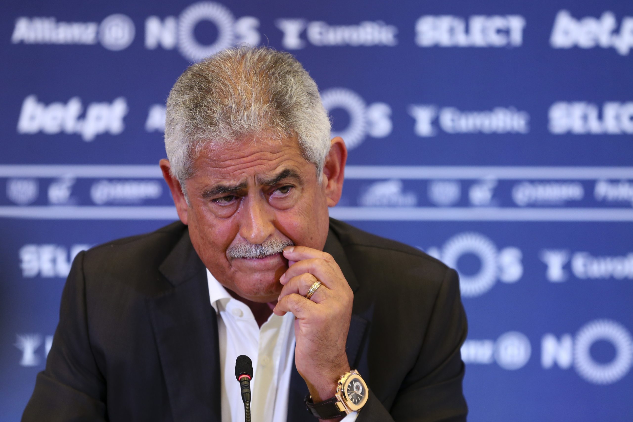 Benfica: ações de Vieira vão a leilão