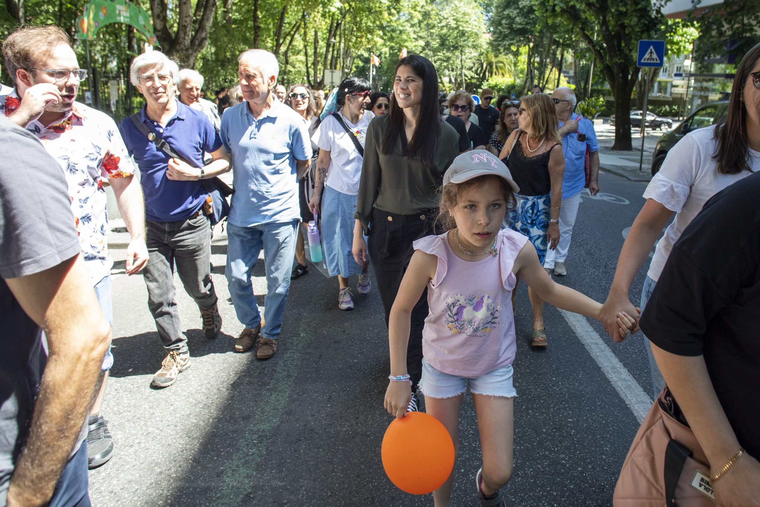 Cerca de 500 pessoas marcharam em Viseu pela abertura das urgências pediátricas