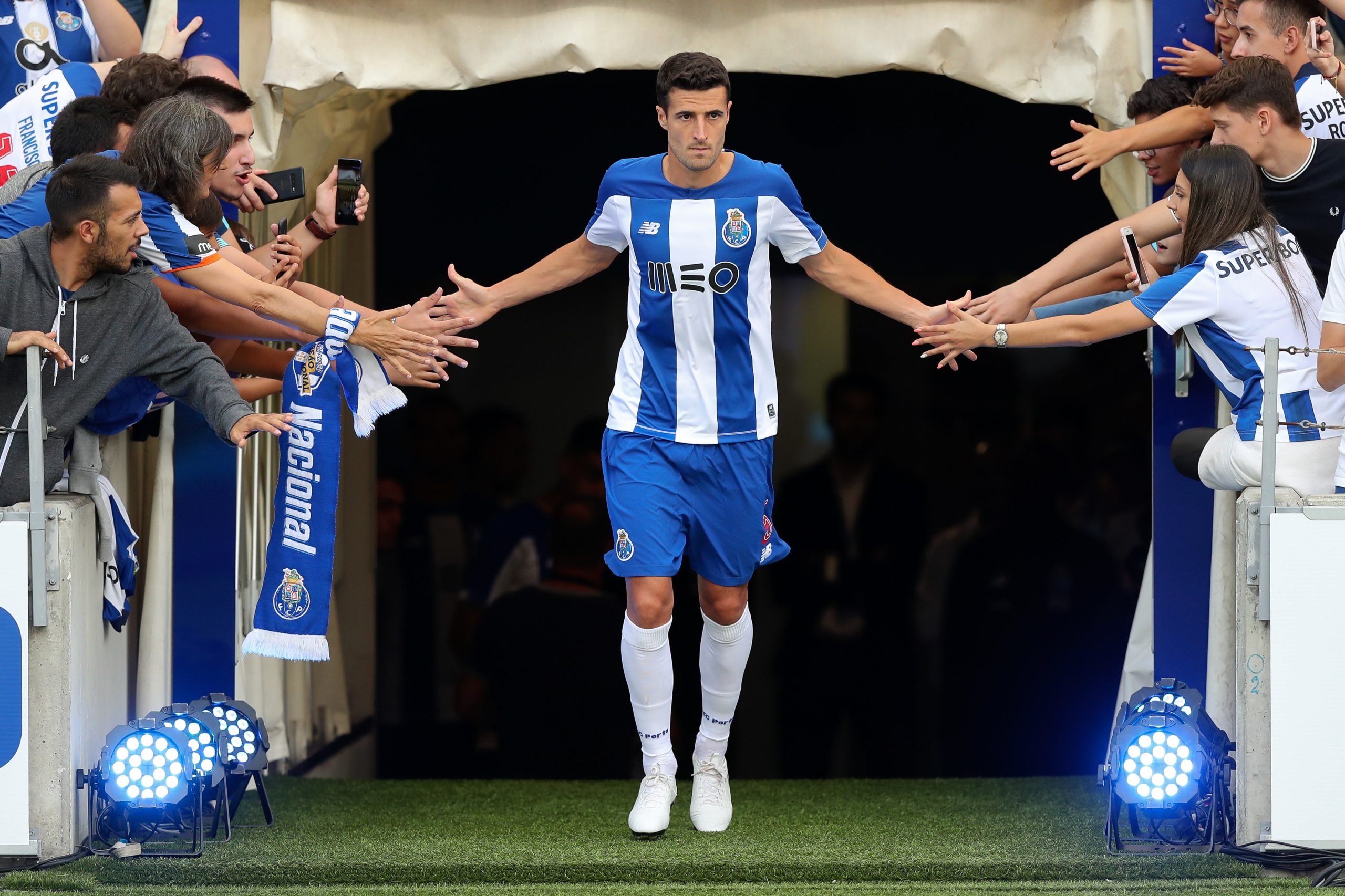 FC Porto: Marcano vai ser operado devido a rotura do ligamento