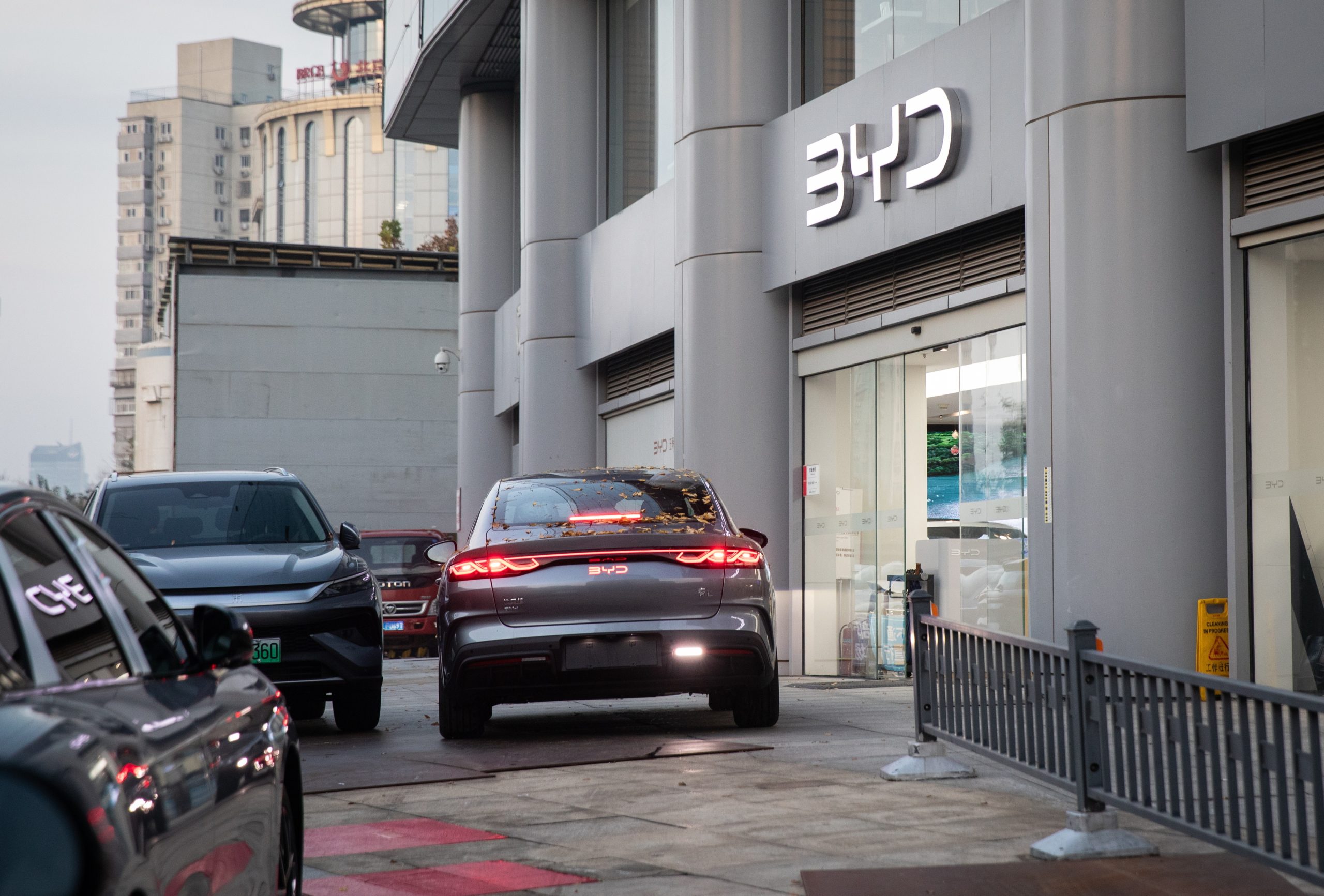 Brasil processa fabricante automóvel chinês BYD por condições de “escravatura” e tráfico humano