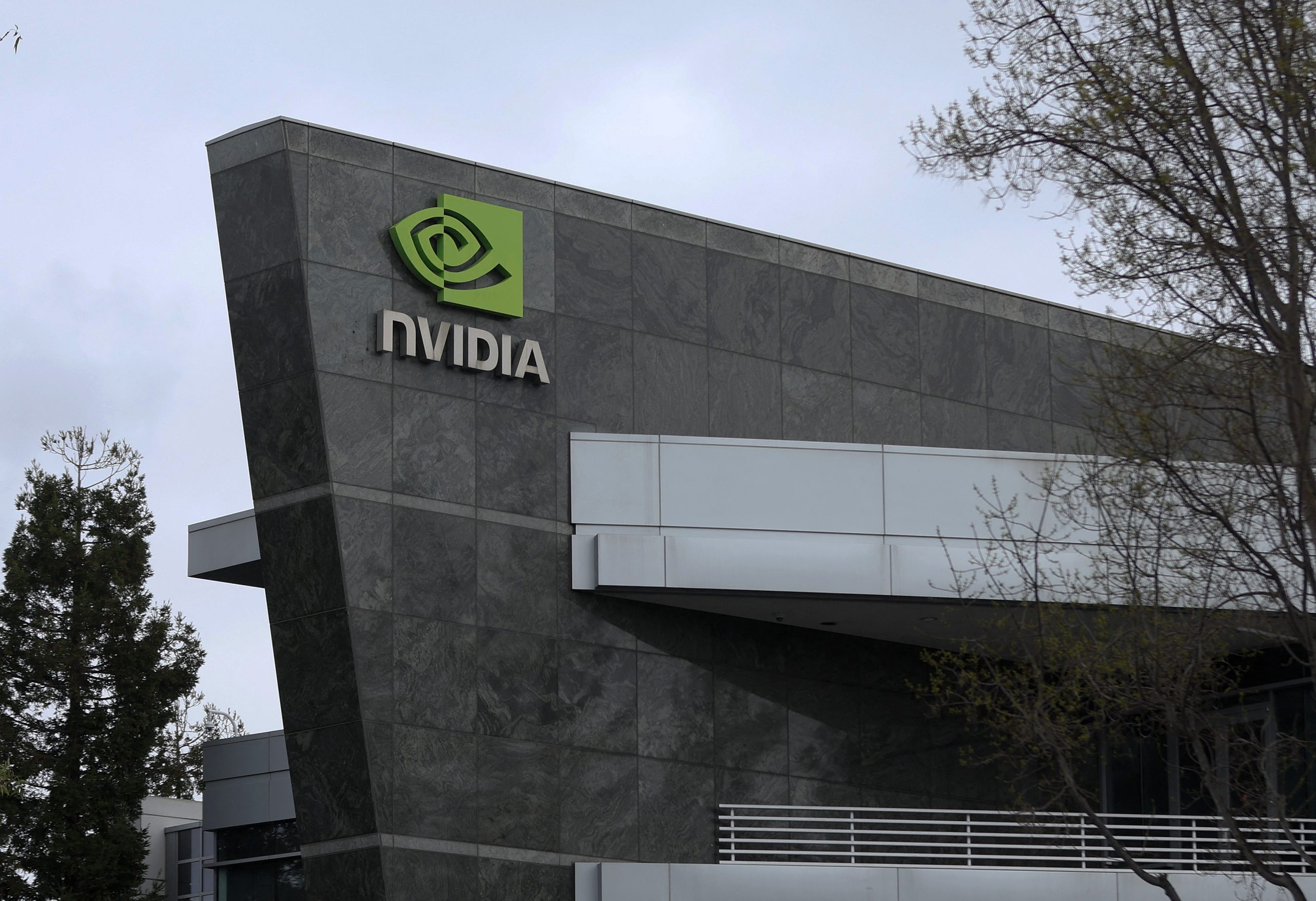 A teia de investimentos que liga a OpenAI à Nvidia e à AMD