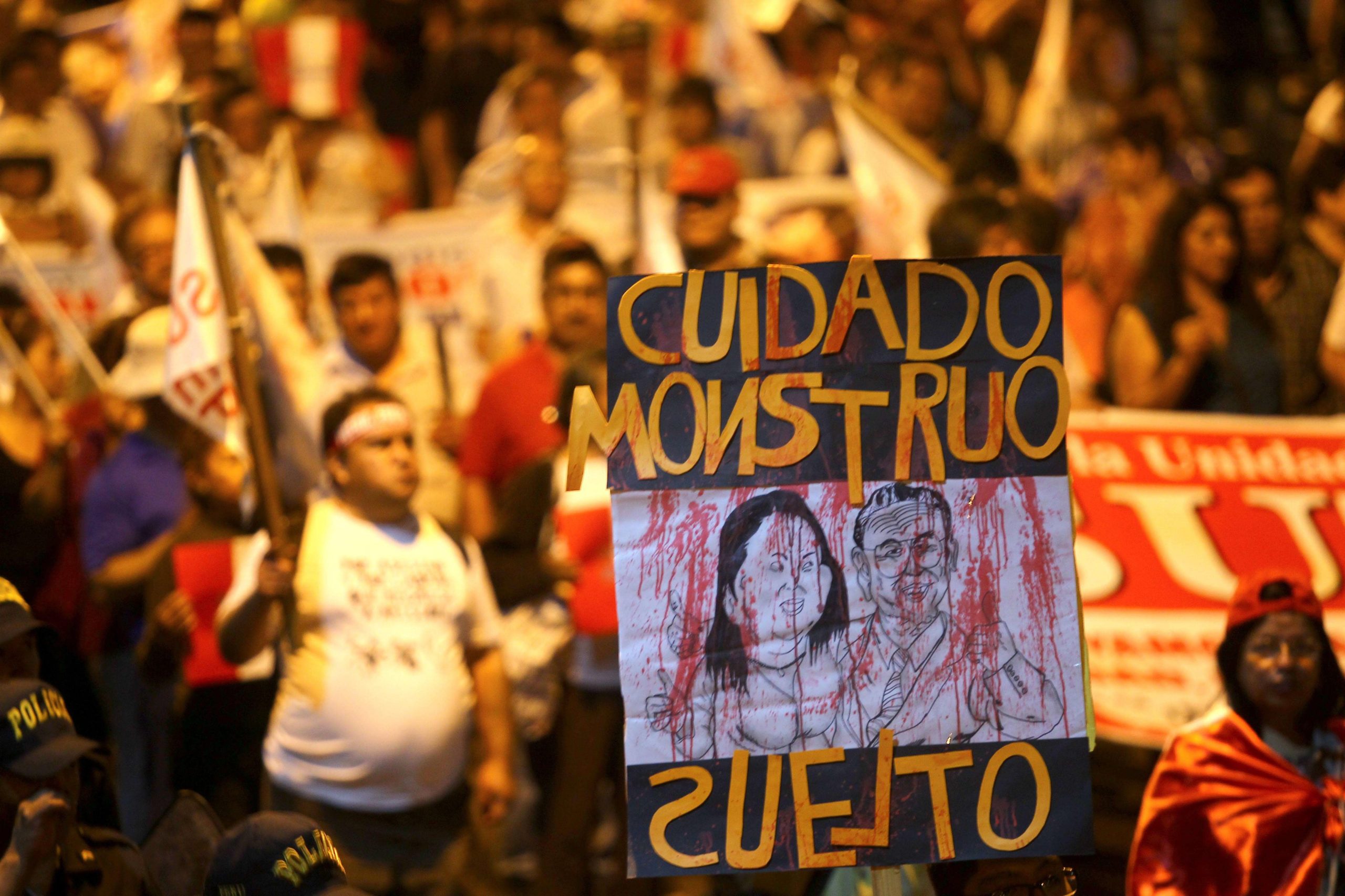 Peru: Milhares voltam às ruas em protesto contra indulto a Fujimori