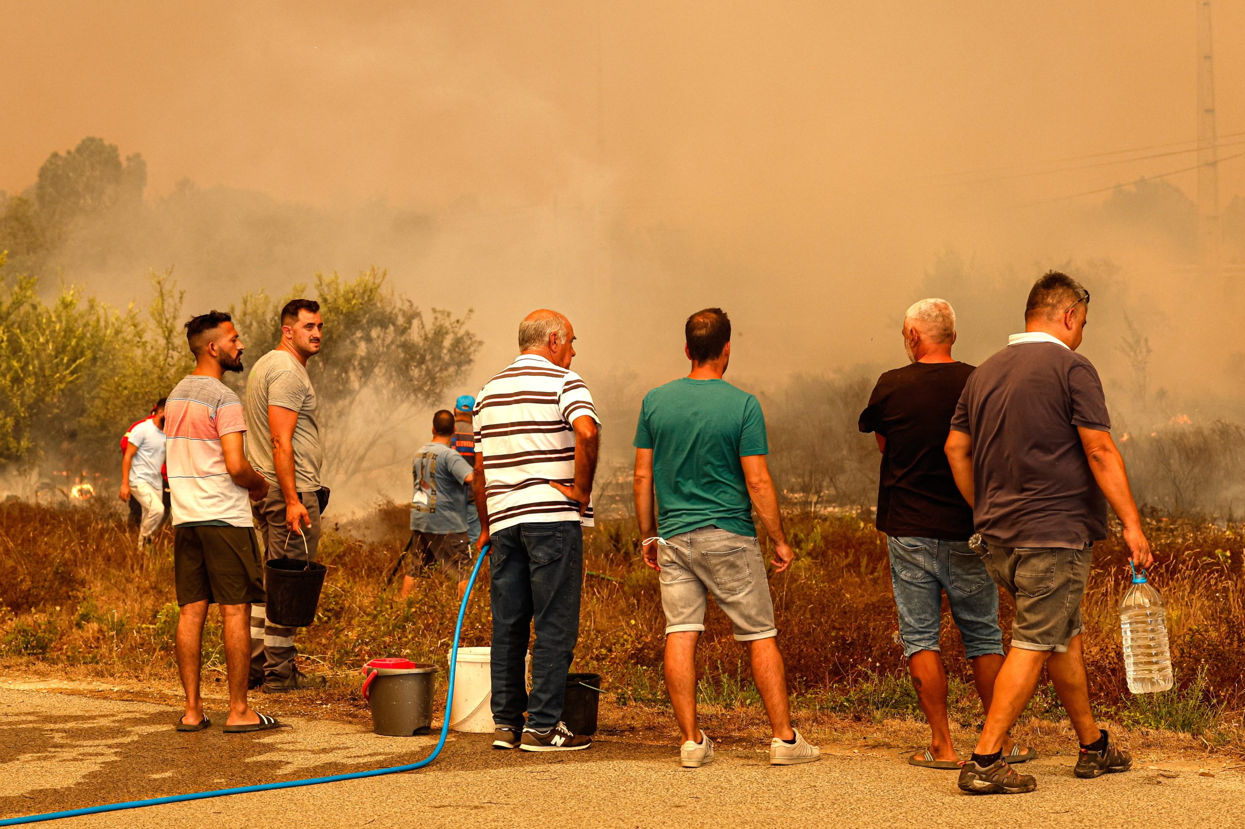 Incêndios: Fogo obrigou à retirada de 18 pessoas em Monchique durante a noite