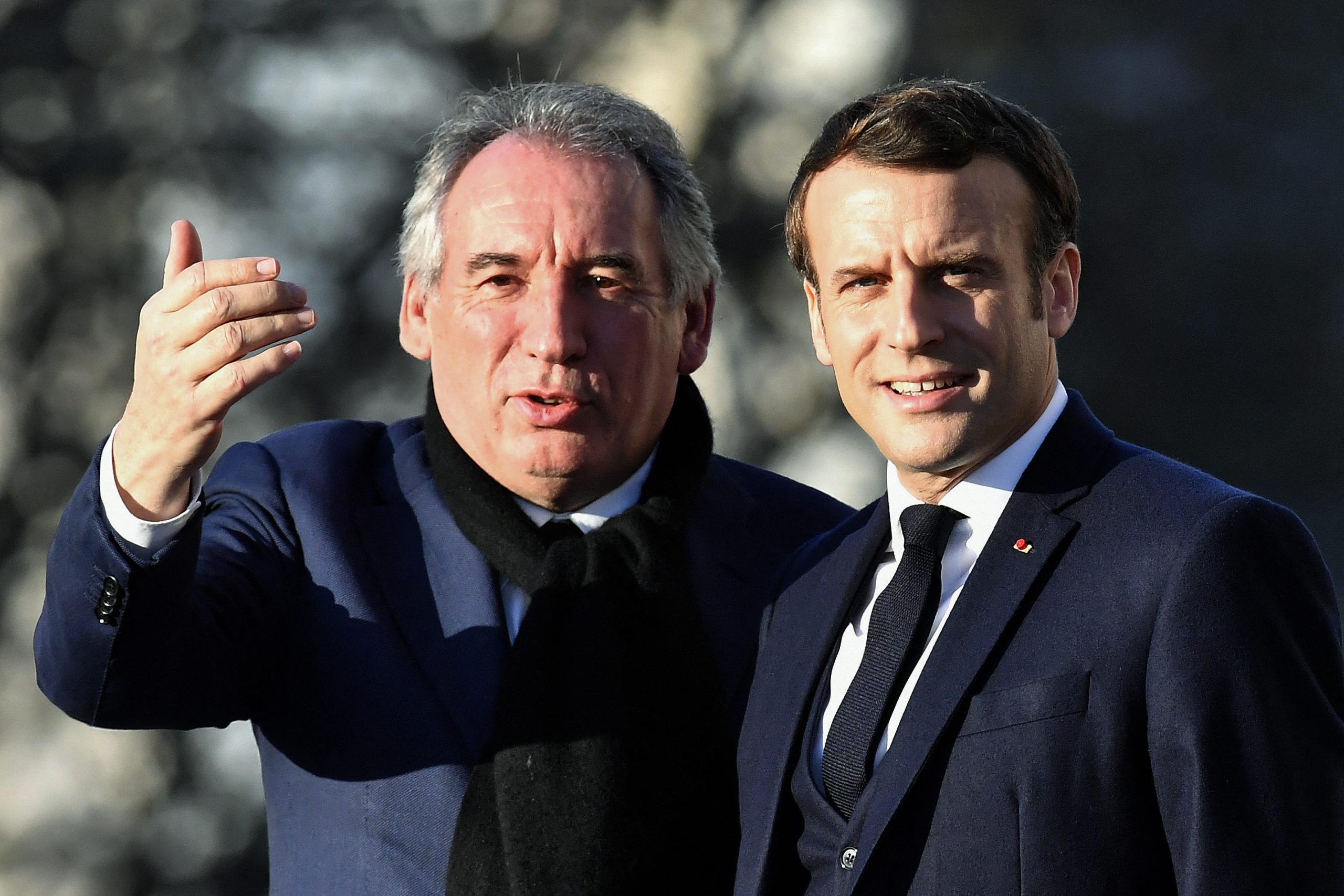 Macron enfraquecido, parlamento dividido: o que está em jogo no futuro de França