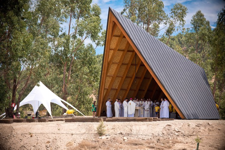 Capela em Idanha-a-Nova com formato de tenda e inspirada no lenço escutista