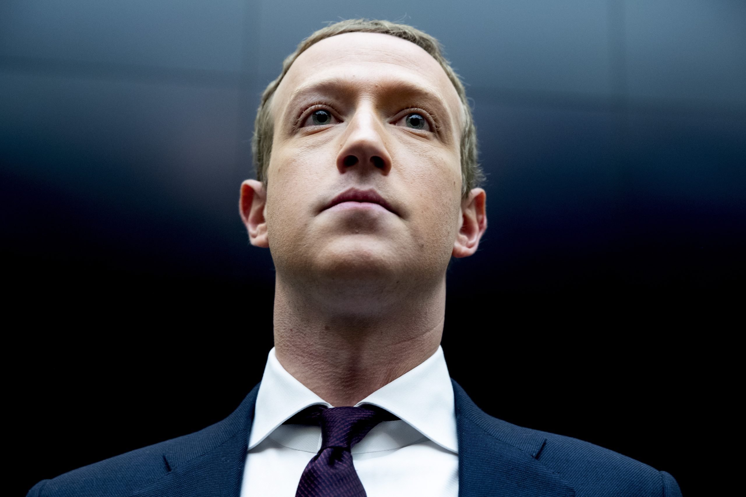 EUA. Zuckergerg admite erro do Facebook ao permitir apelo de milícia para protestos de Kenosha