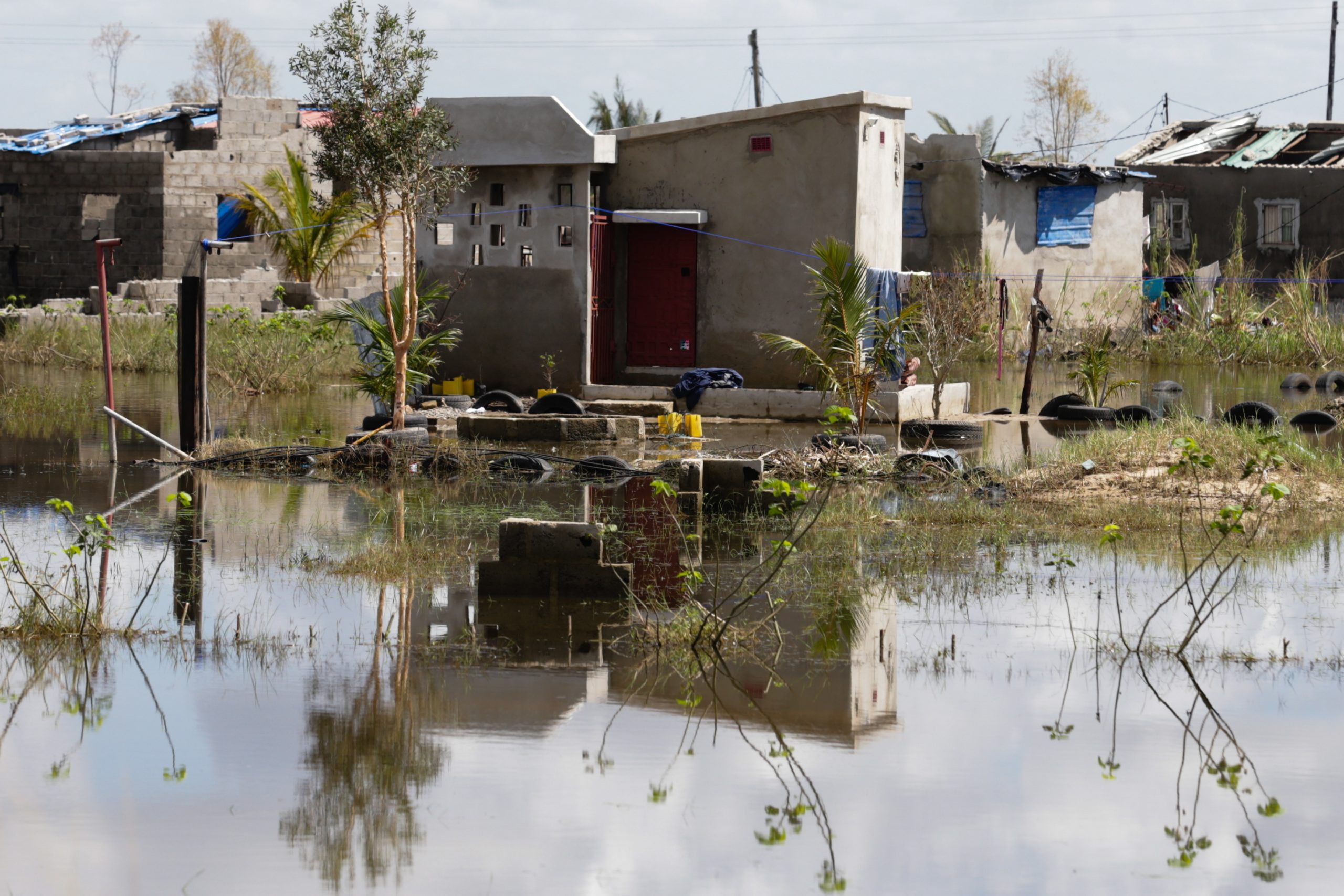 Idai: Reinventam-se casas e lamenta-se falta de ajuda em Moçambique