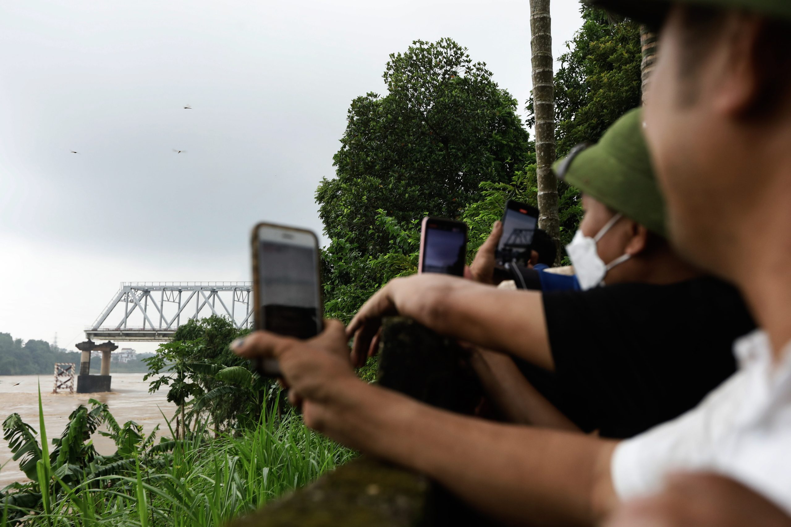 Tufão Yagi: ponte desaba no Vietname. Há 13 pessoas desaparecidas