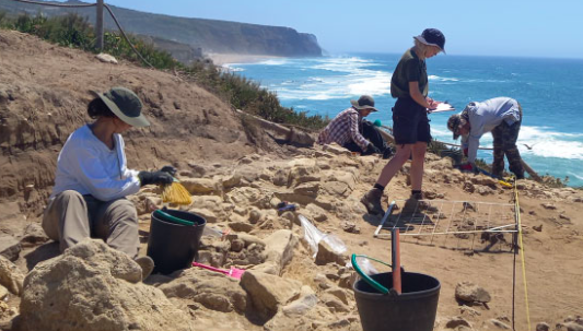 Descoberta mesquita dos séculos XI e XII  junto à Praia das Maçãs
