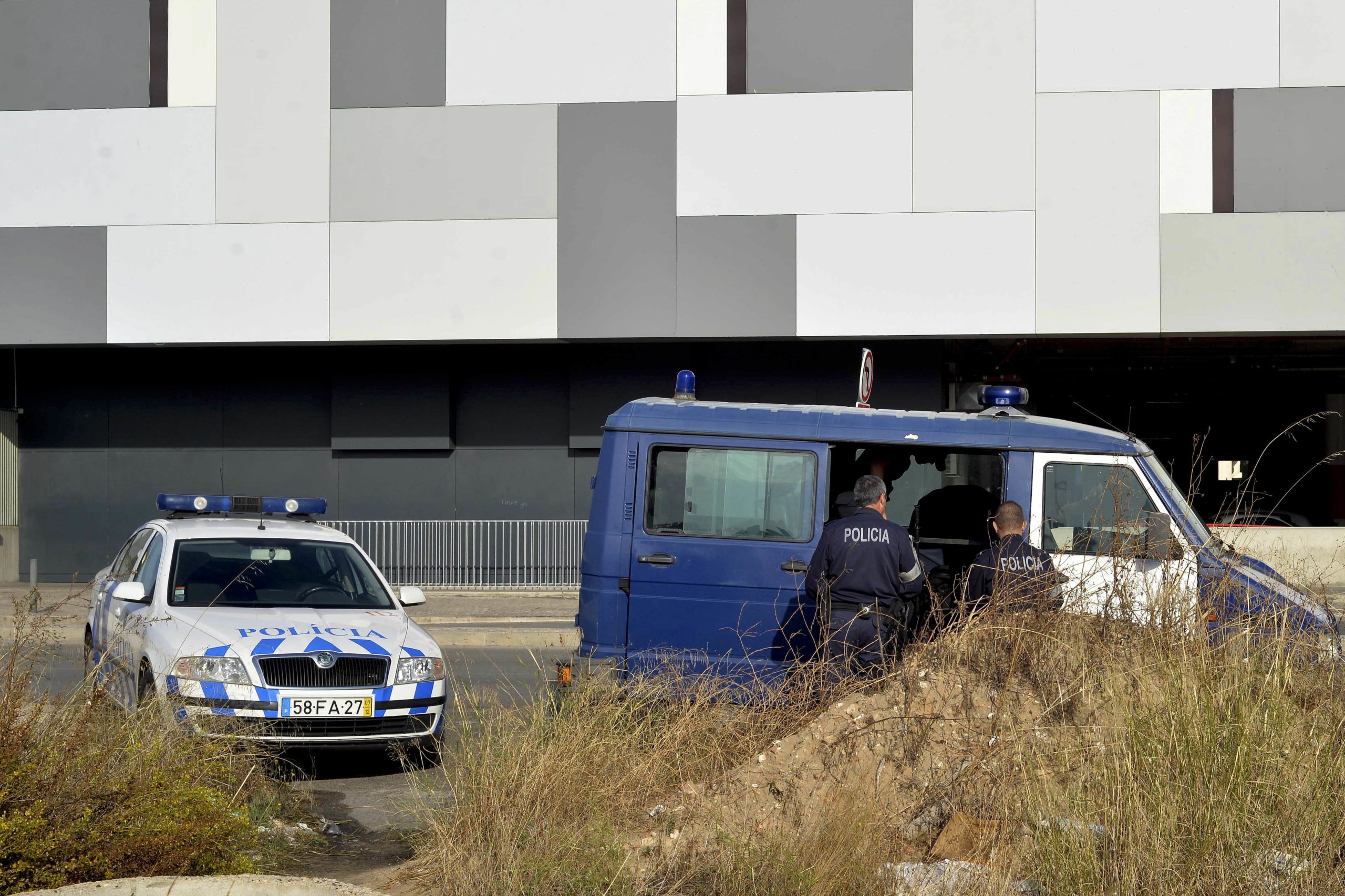 PSP efetua disparos para o ar em intervenção na Quinta do Loureiro em Lisboa