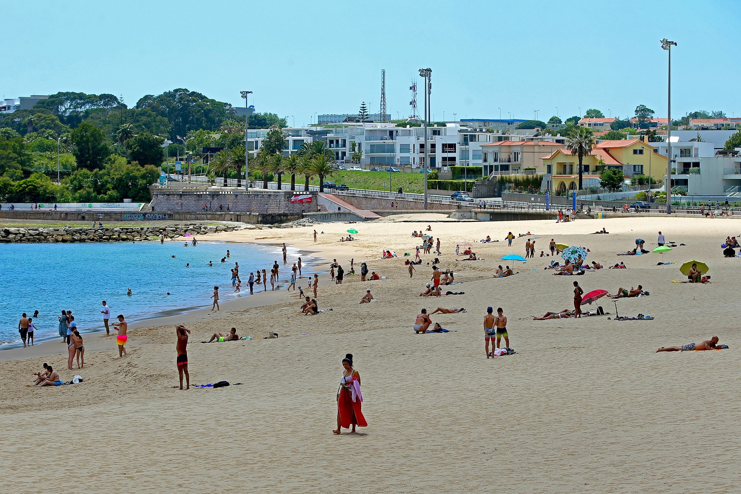 Dois homens esfaqueados na praia de Santo Amaro de Oeiras