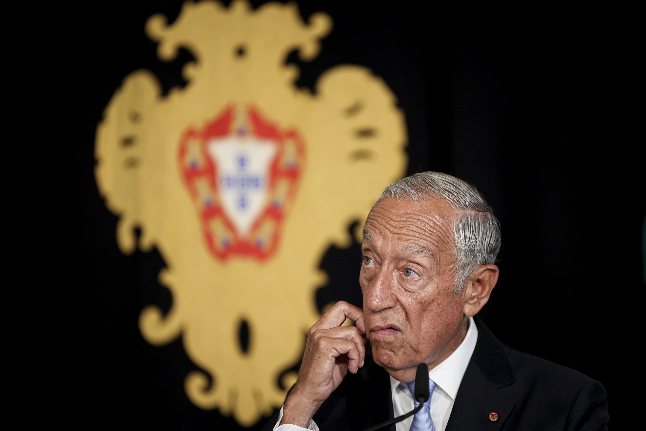 Convites para Marcelo, Costa e Santos Silva deporem na Comissão do caso gémeas enviados entre hoje e a próxima semana