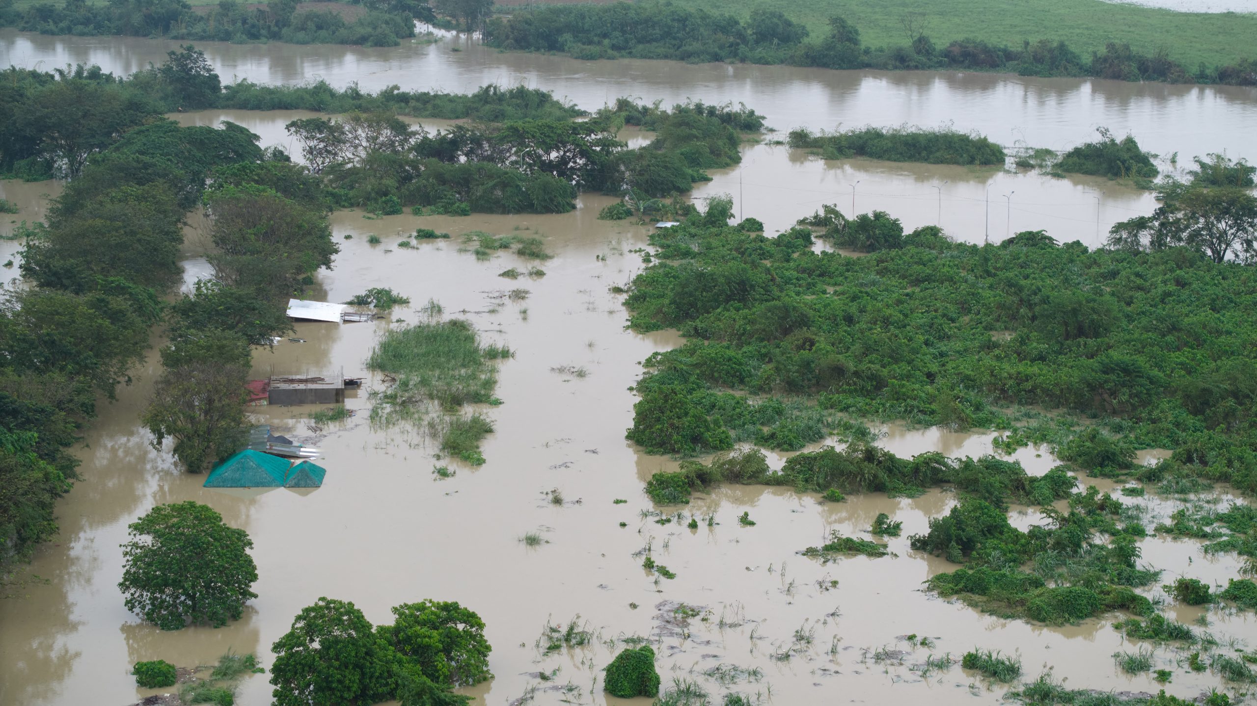 Número de mortes provocadas pela tempestade tropical Trami nas Filipinas sobe para 110