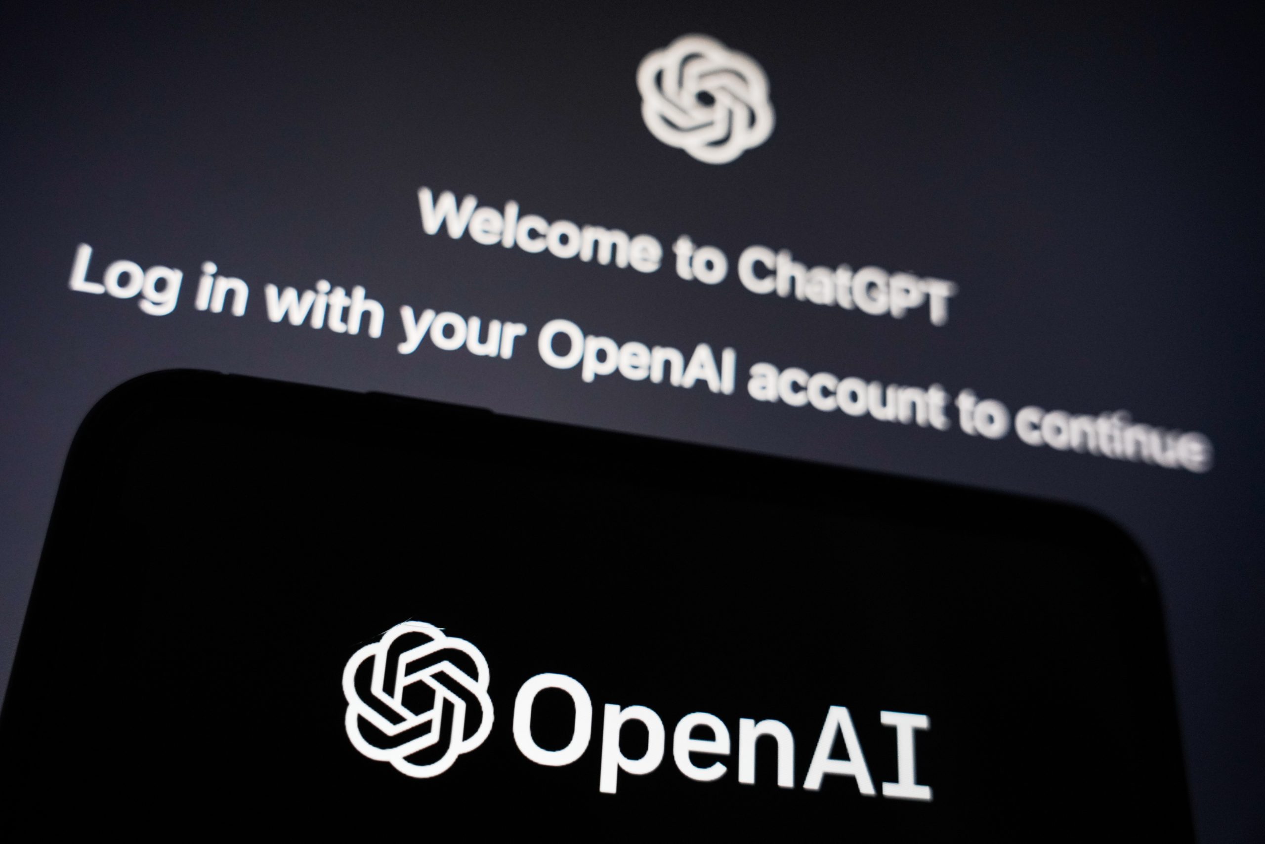 A OpenAI já não é “só” a criadora do ChatGPT – está no centro de uma teia de investimentos com outros dois gigantes tecnológicos
