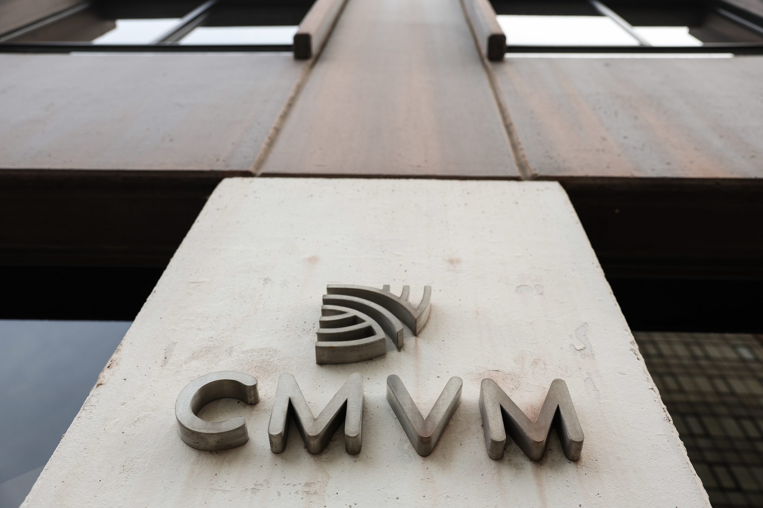 CMVM alerta para contactos fraudulentos com uso indevido do seu nome e imagem