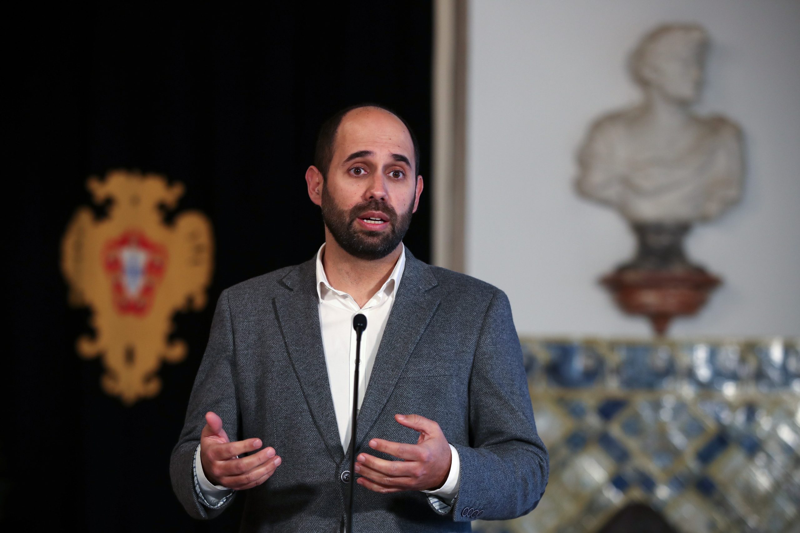 BE espera explicações de ministra sobre procurador, mas aponta a Governo desafinado