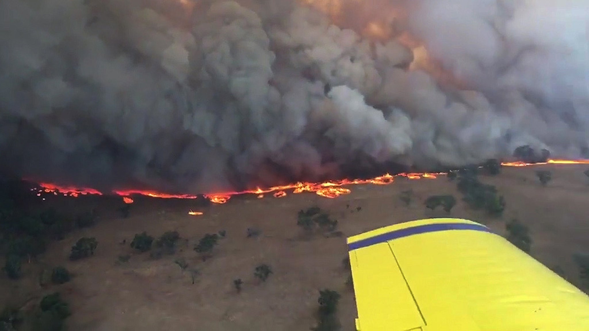 Incêndios destroem pelo menos 30 casas no leste da Austrália