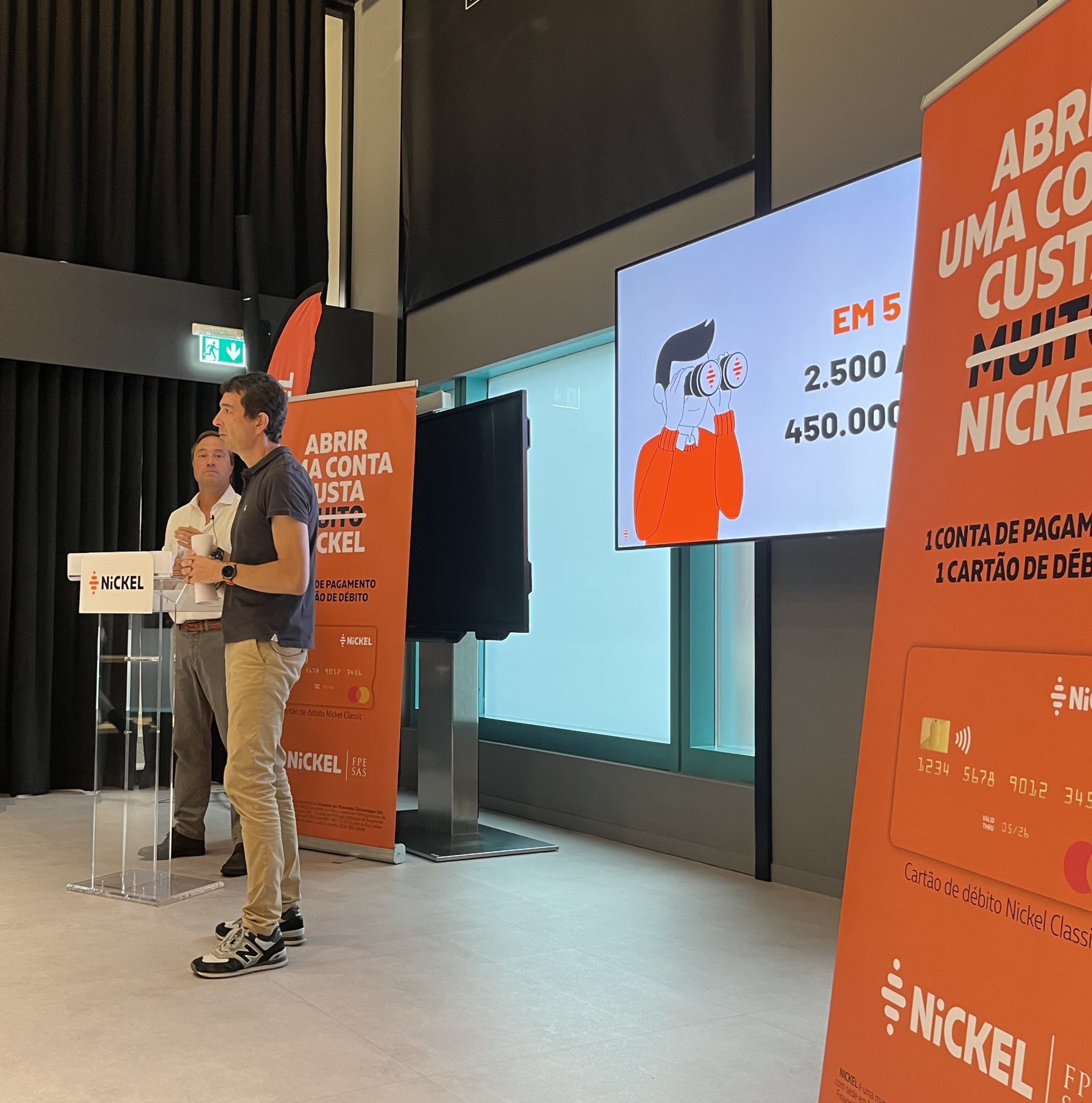 Abrir uma conta bancária no quiosque. É a proposta da Nickel