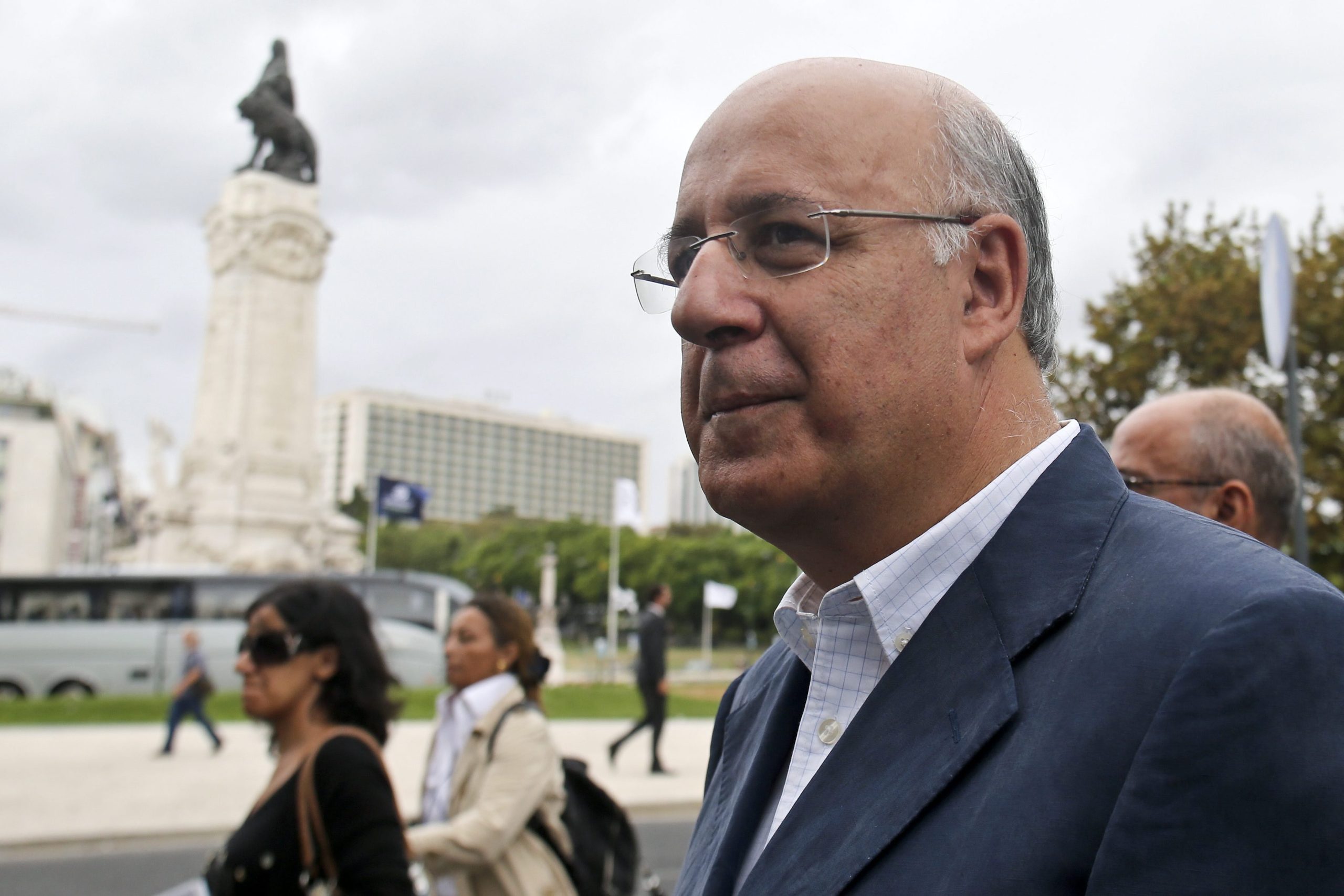 Fernando Seara começa a ser julgado hoje por obras de iluminação pública sem concurso em Sintra