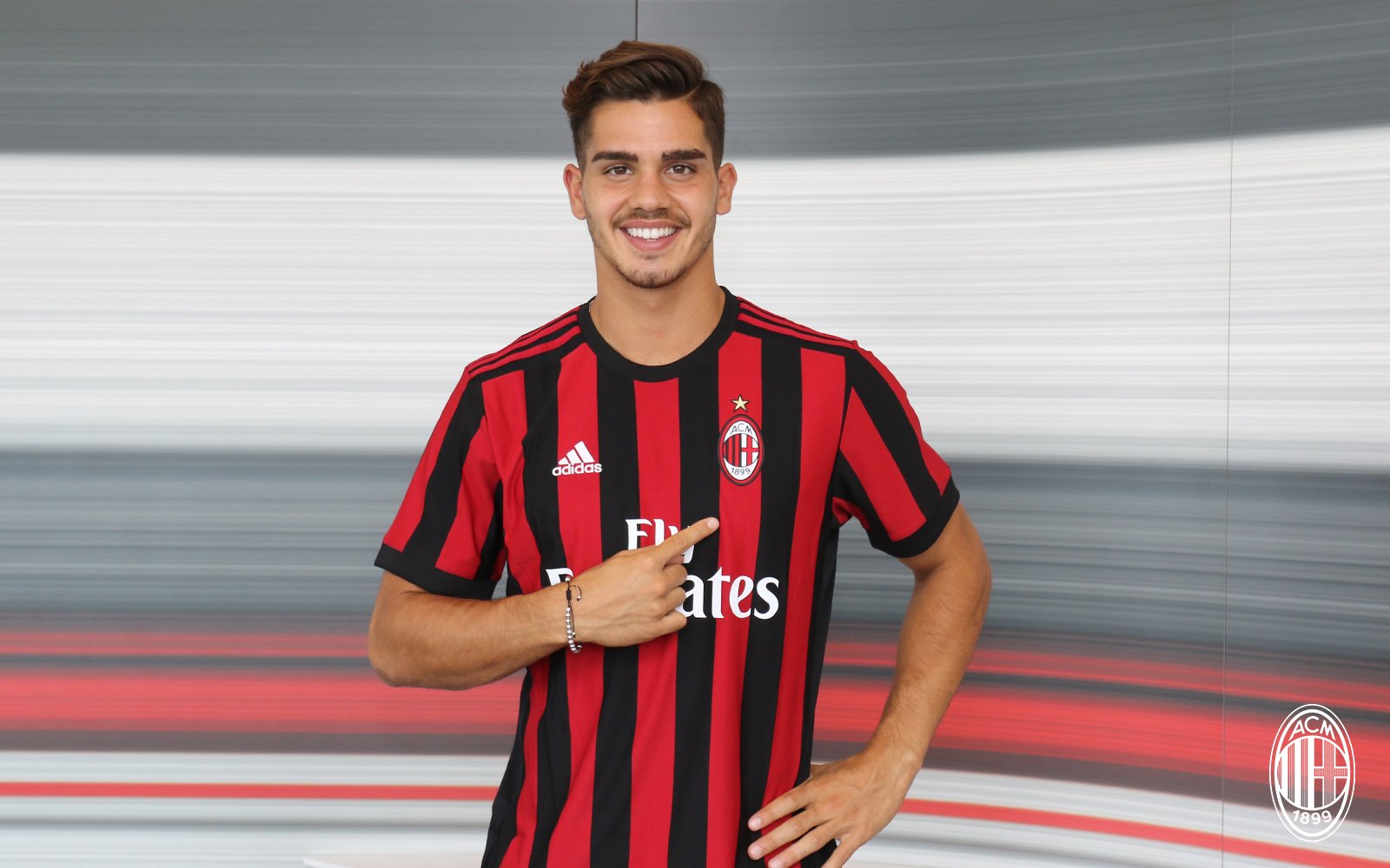 André Silva. Os números que o levaram ao Giuseppe Meazza