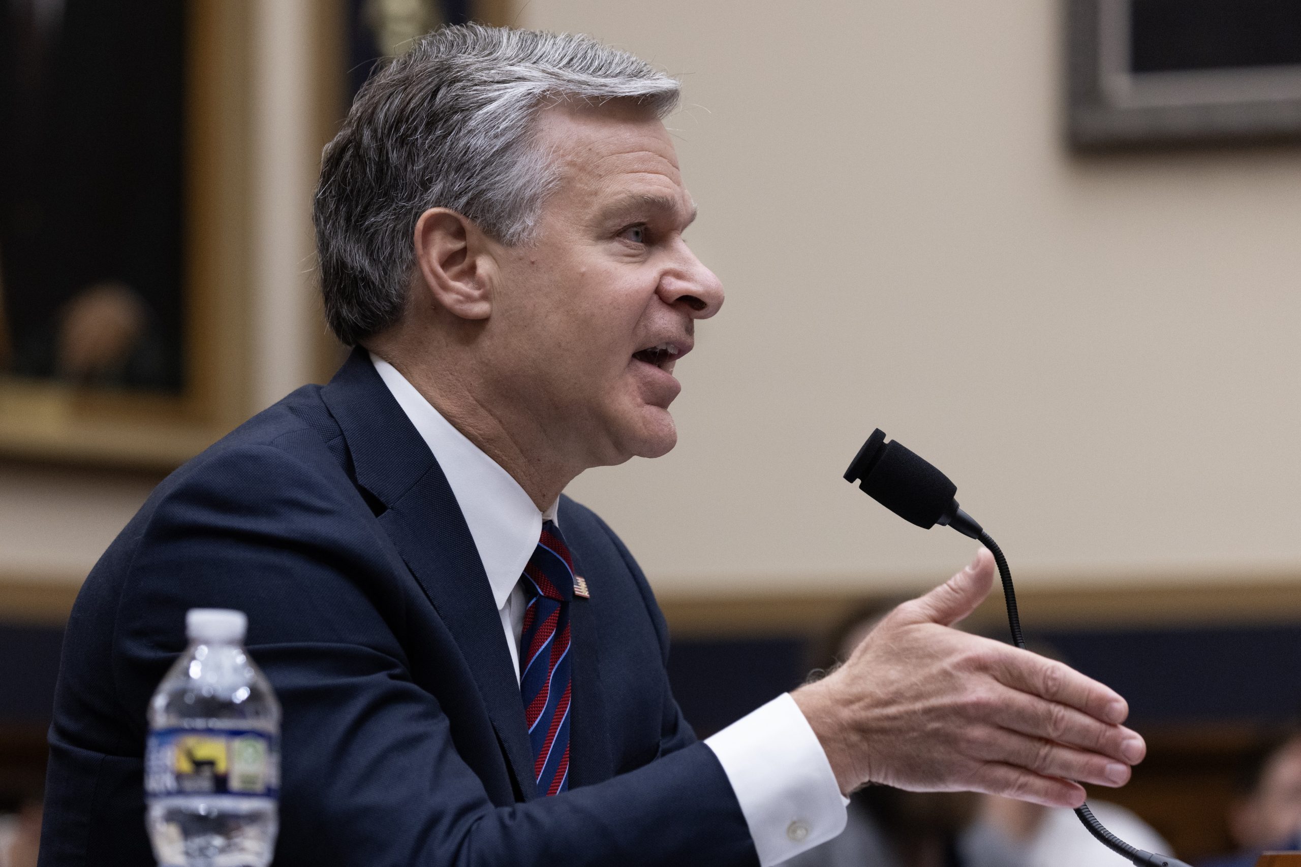 EUA: diretor do FBI abandona cargo em janeiro